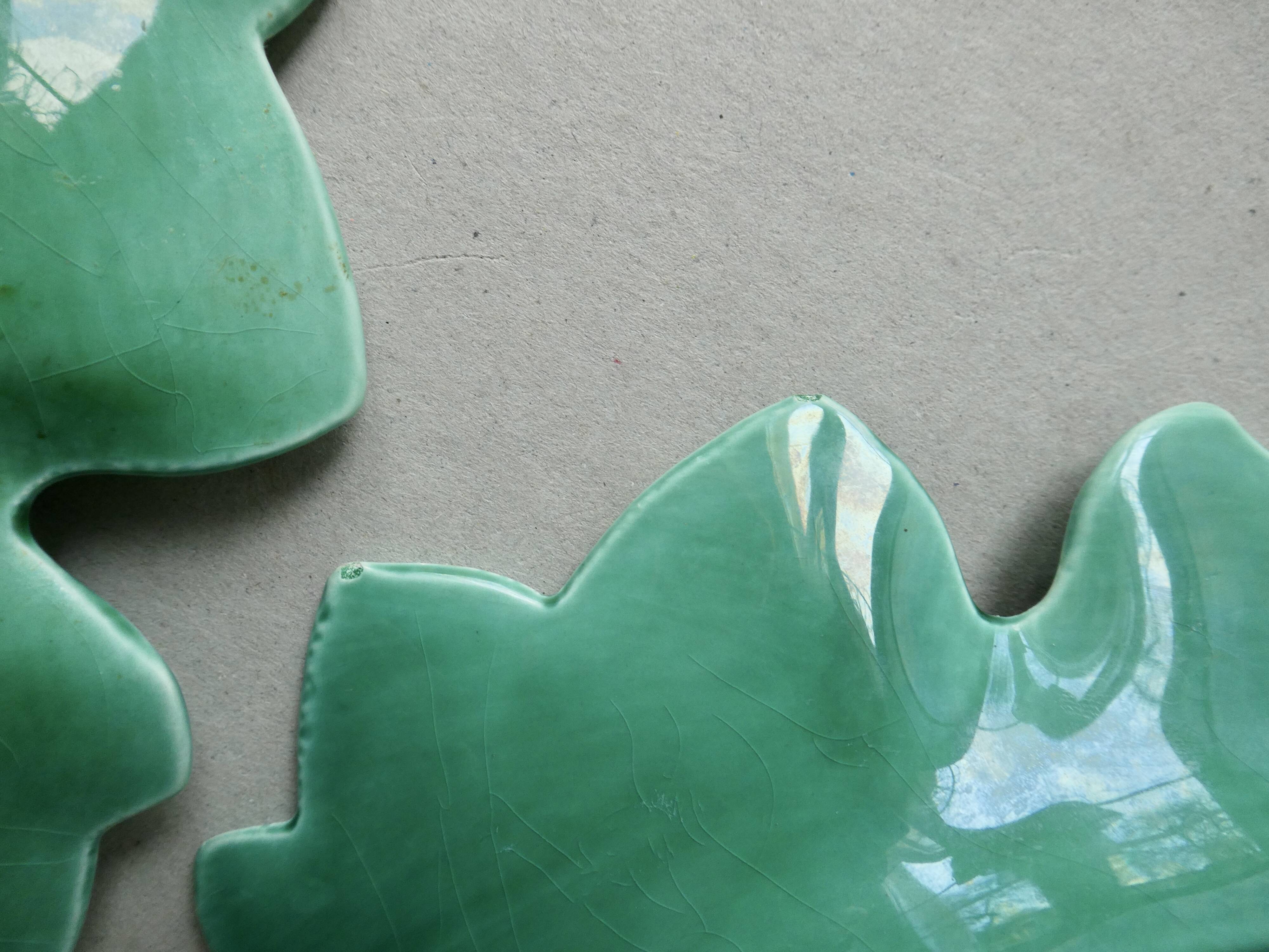 Set of 2 leaf-shaped bowls, Sarreguemines France