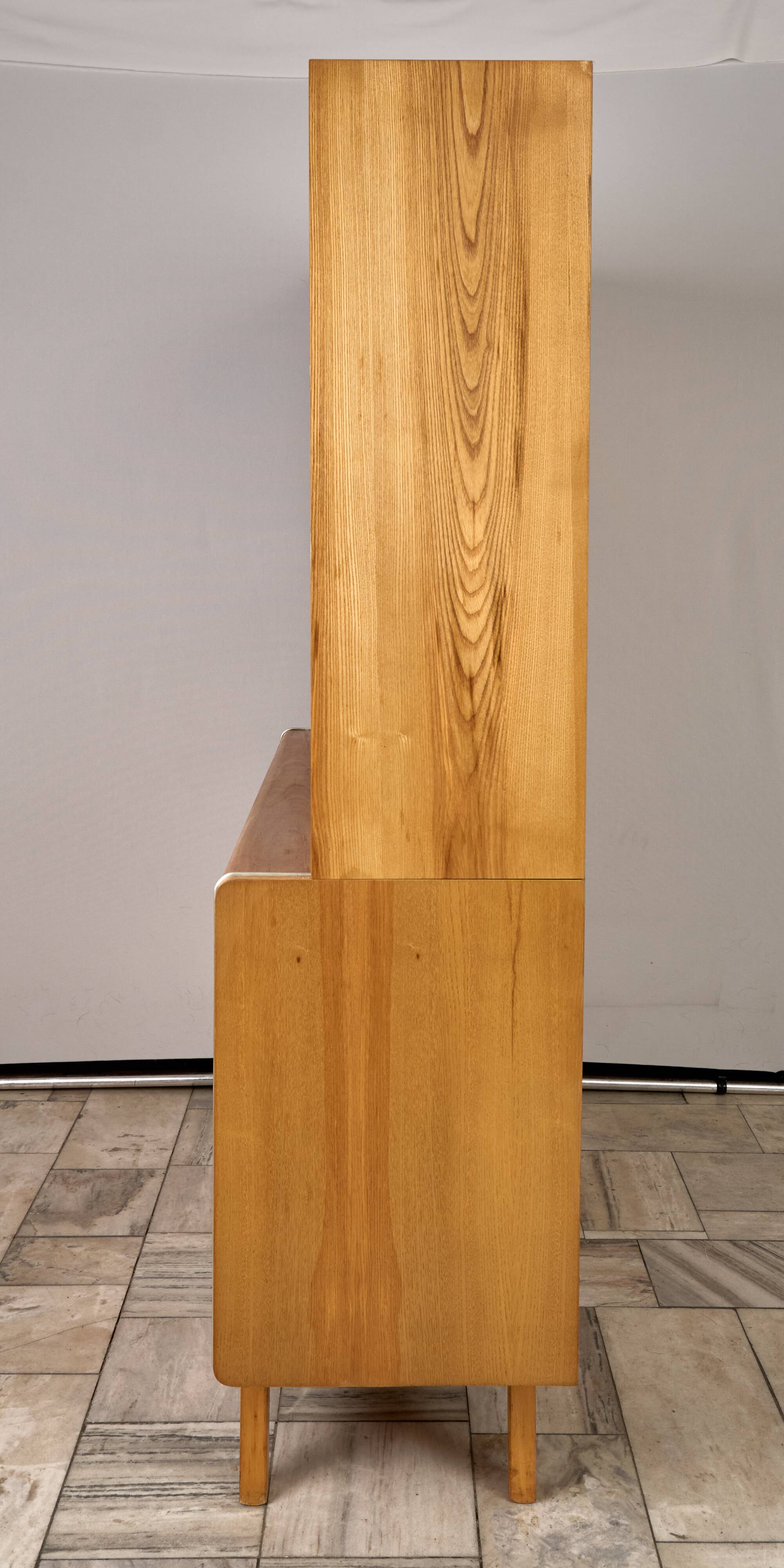Vitrine par Hubert Nepožitek et Bohumil Landsman pour Jitona, années 1970.