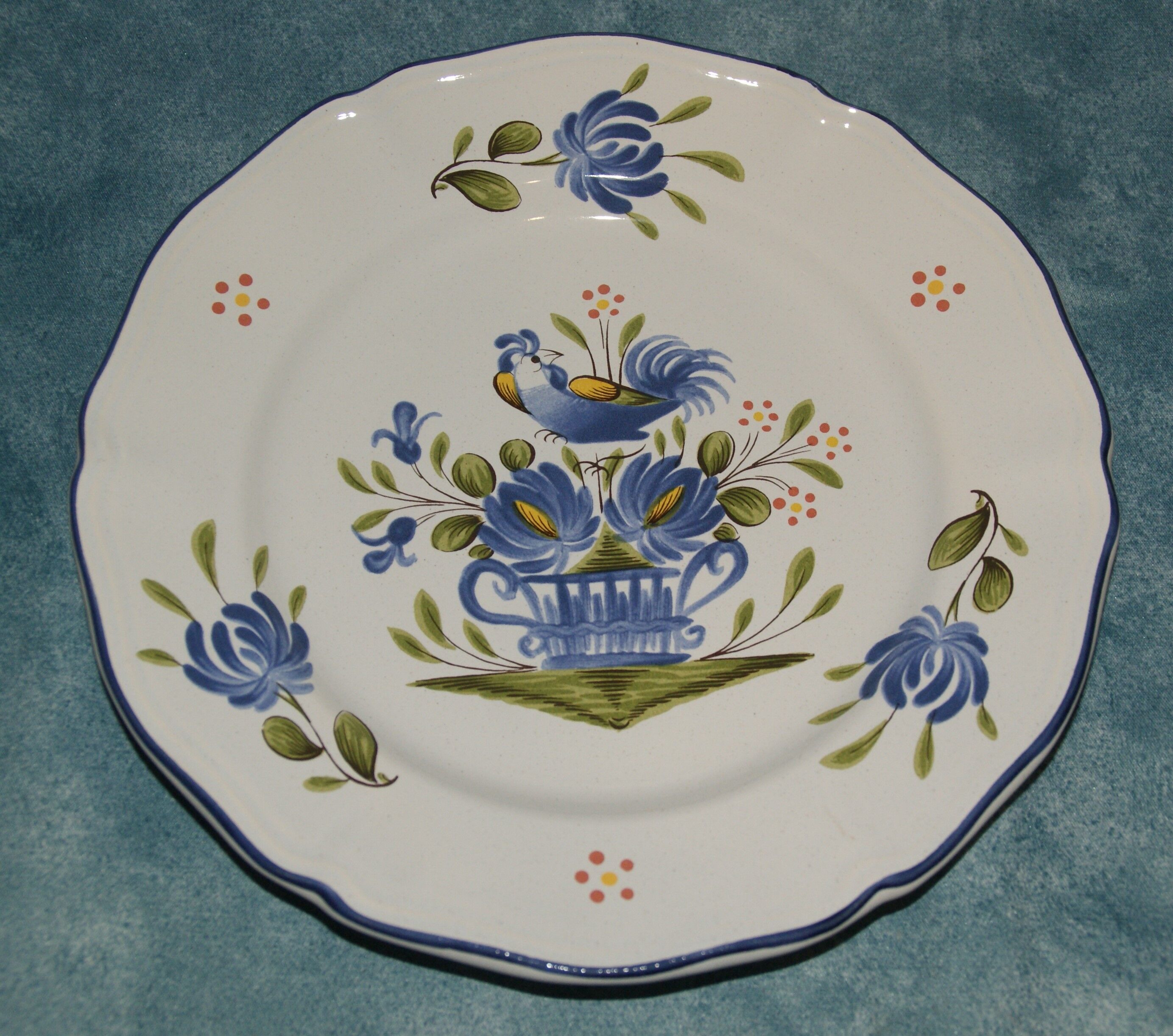 Plate decorated with a rooster earthenware from Lunéville