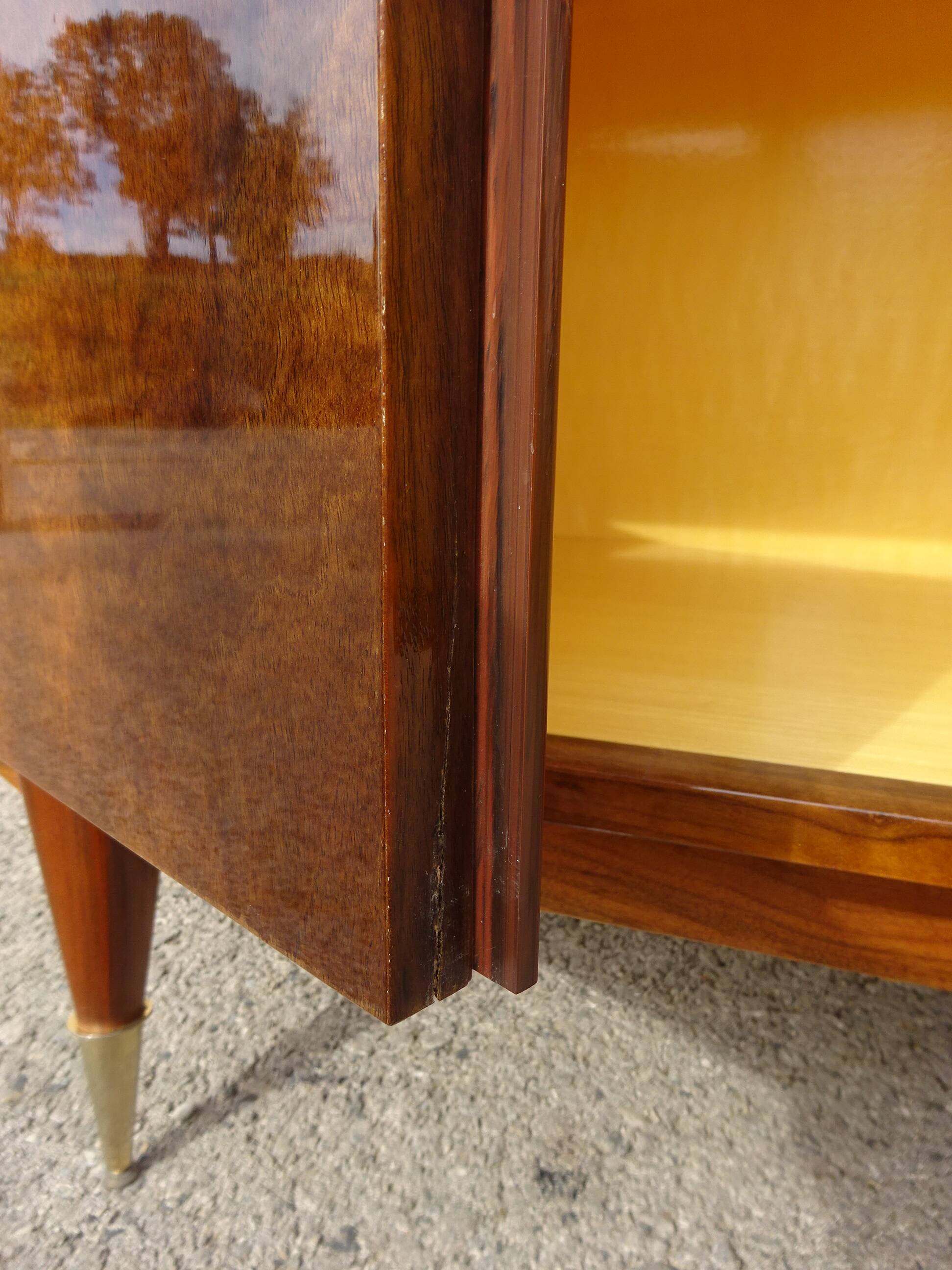 Vitrine vintage de la maison Capelle (82)
