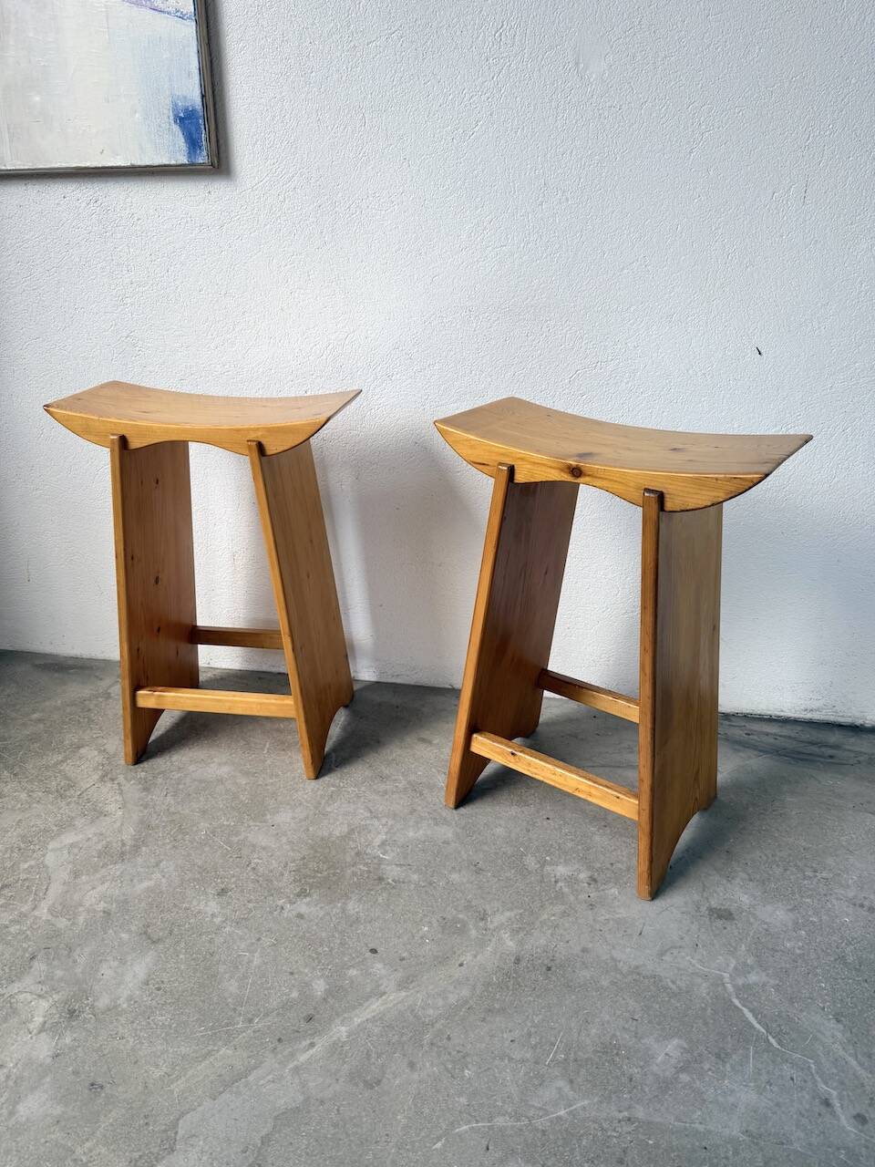 Scandinavian pine stools with Japanese inspiration.