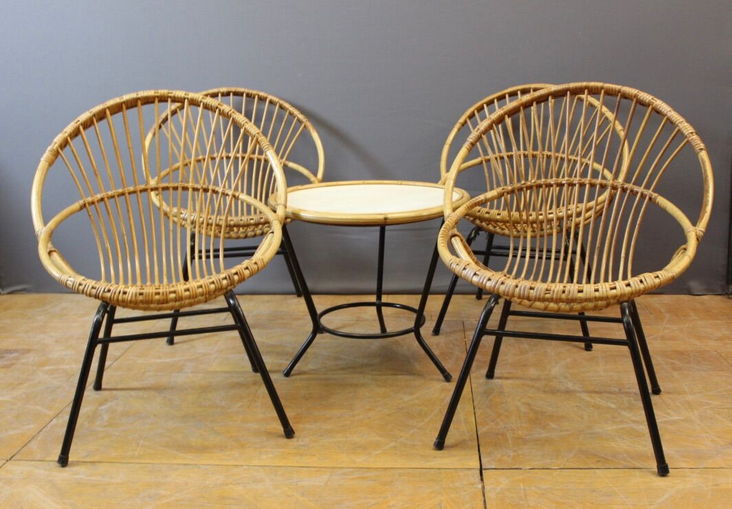 Living room in rattan and black lacquered iron by Rohe Noordwole circa 1950