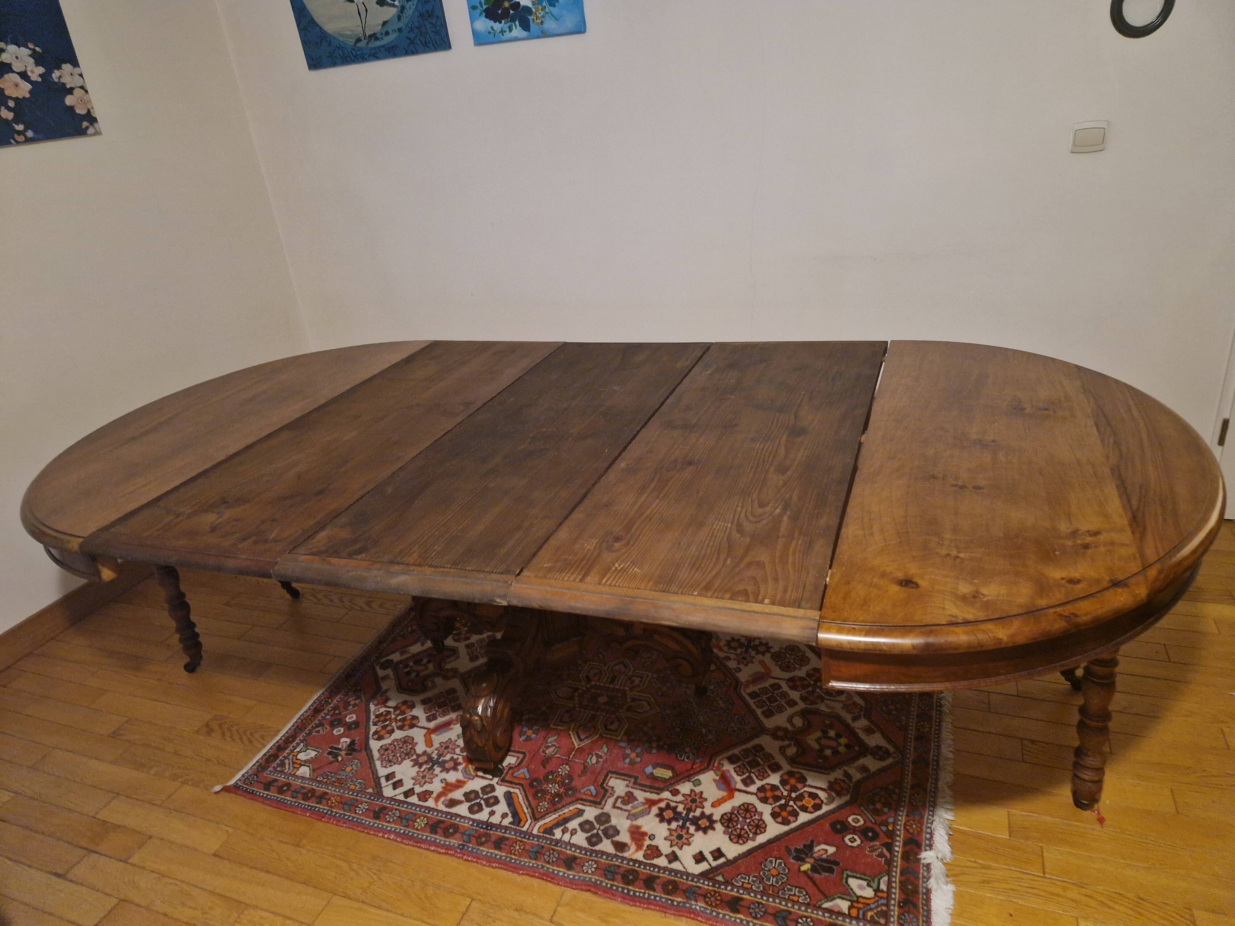 Round walnut table in solid wood, Napoleon III style with extensions - for 14 settings.