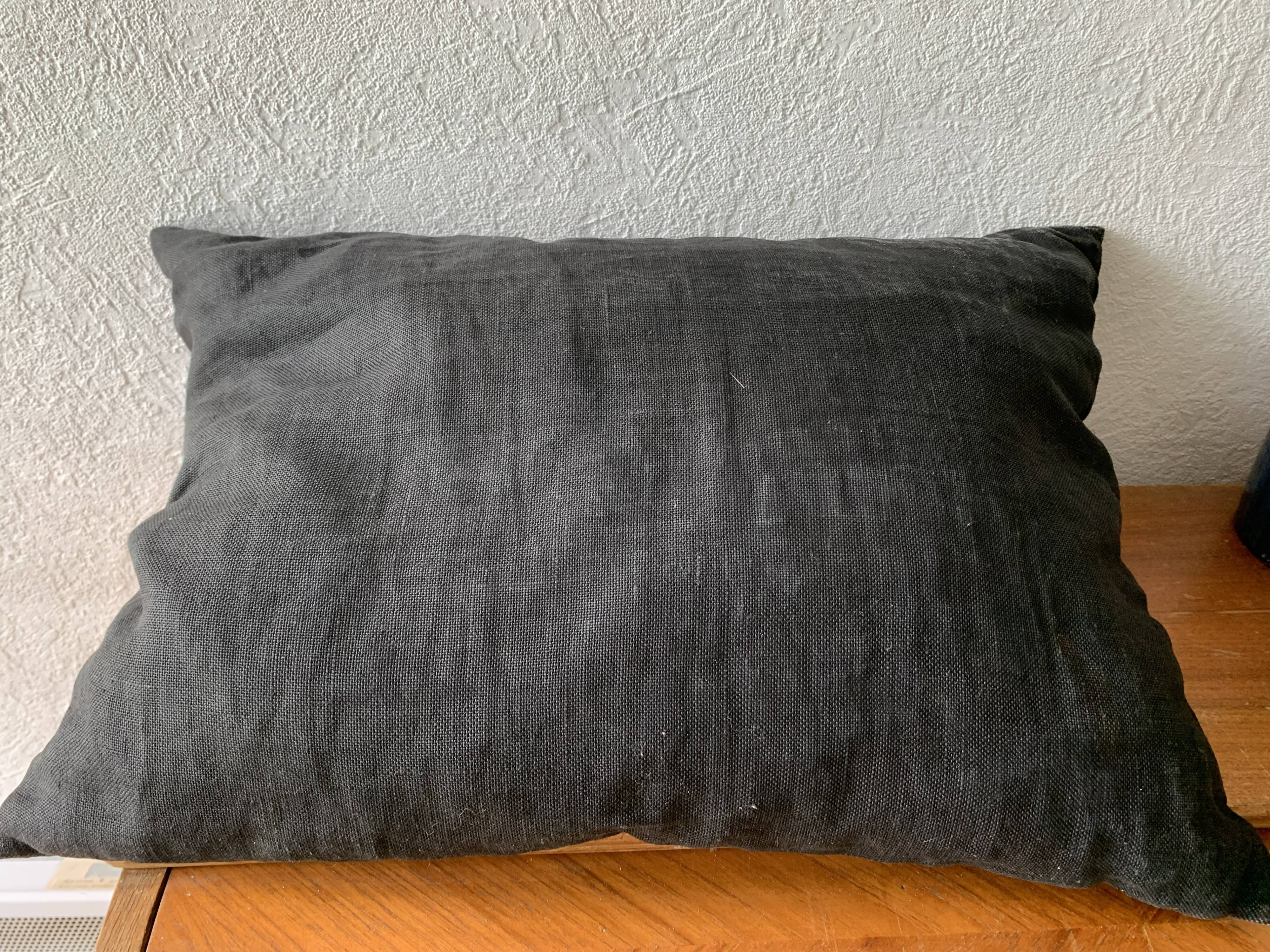 Coussin lin noir brodé