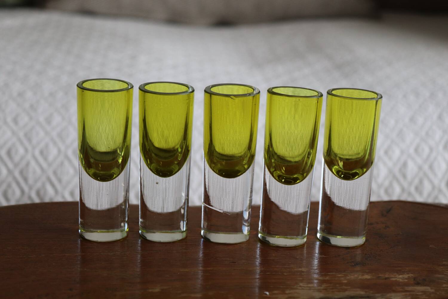 Lot de 5 verres à liqueur en verre vert