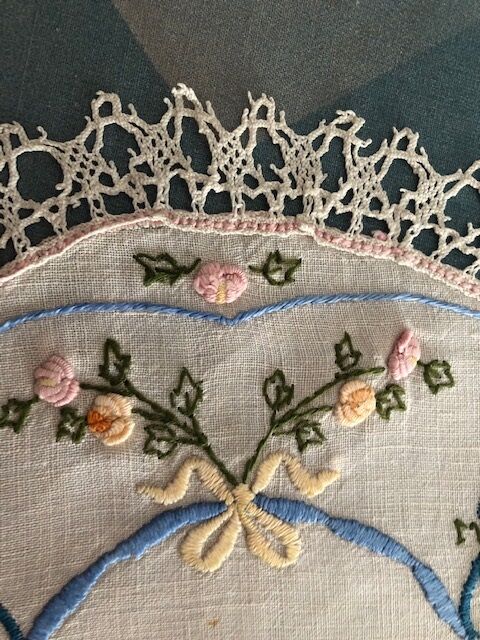 old round placemat 30cm embroidery / handmade lace