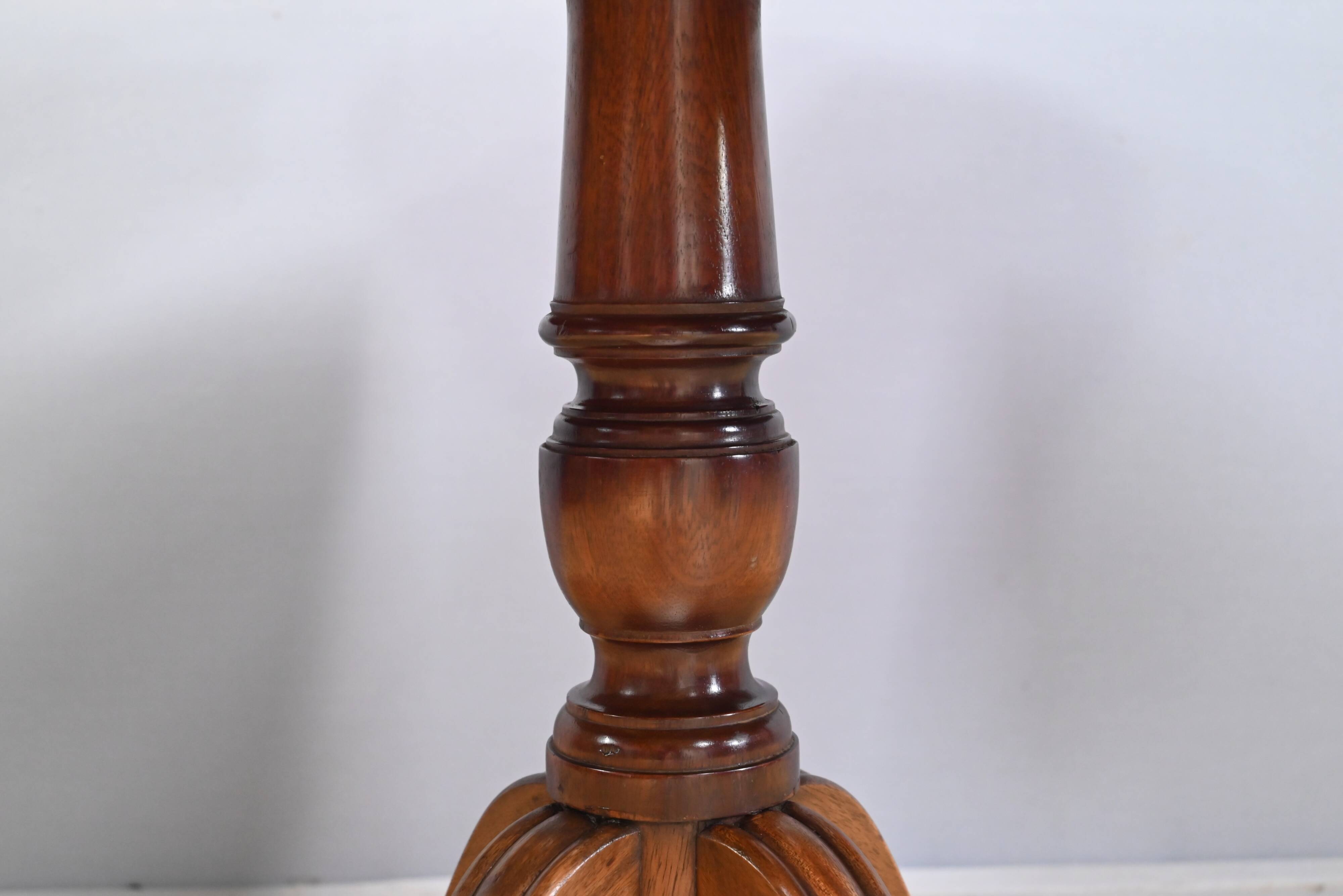 English Style Mahogany Extendable Pedestal Table - 1960