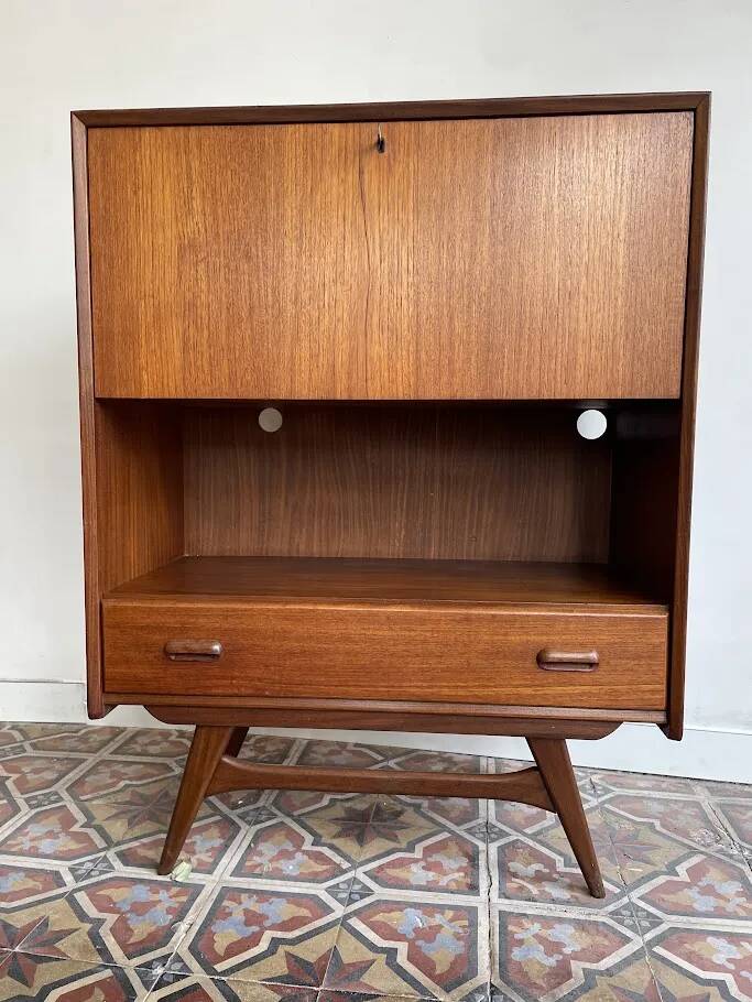 L. Van Teeffelen cupboard