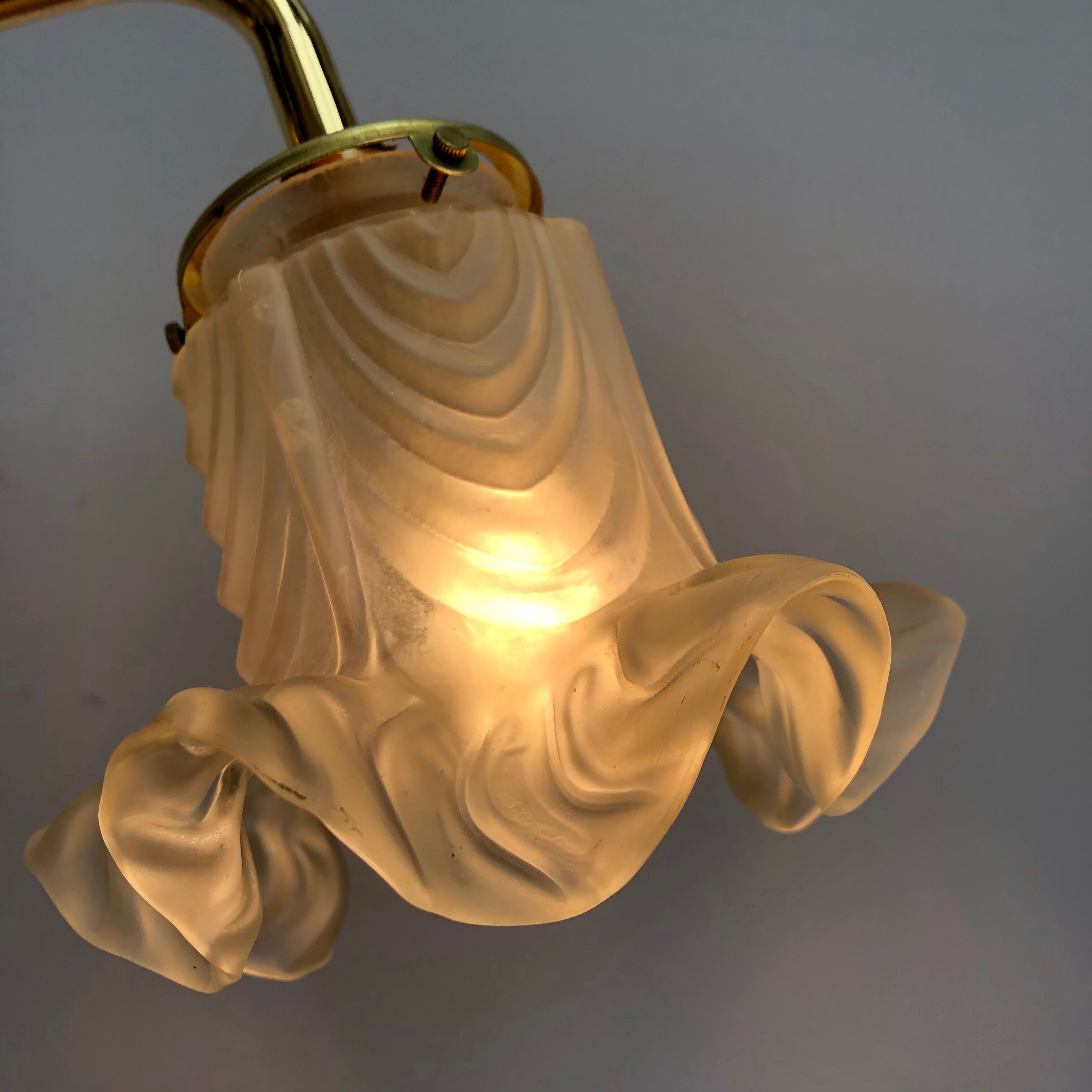 Gold bent applique vintage glass tulip