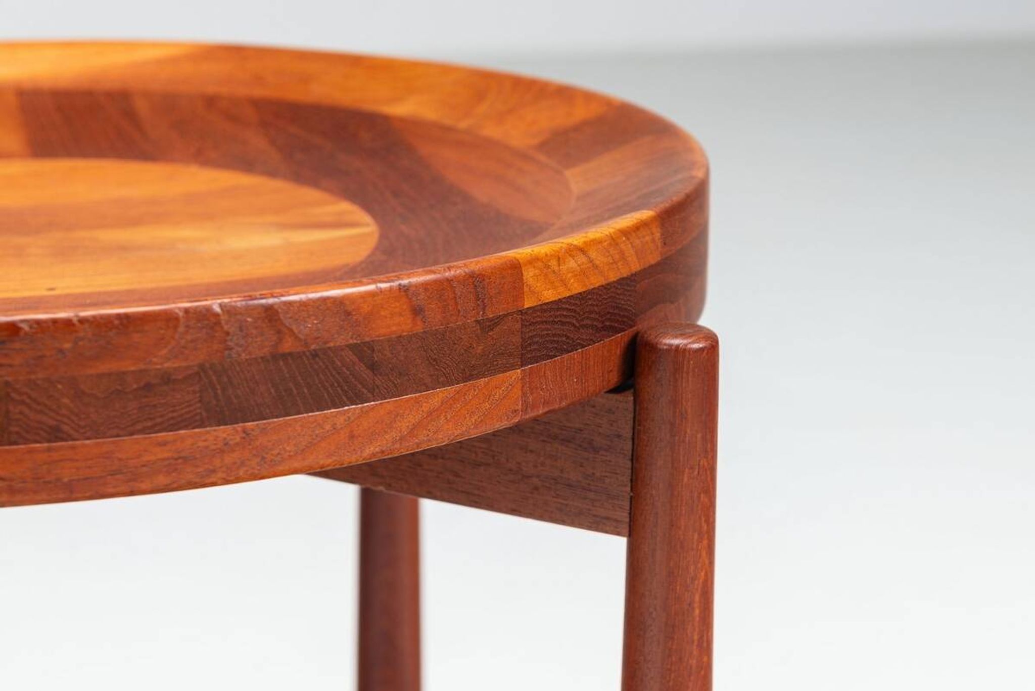 Table tray sculpturale Jens Quistgaard en teck Danemark 1960
