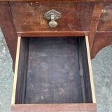 Chippendale-style desk in mahogany veneer.
