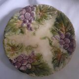 Onnaing barbotine plate - Grapes and leaves