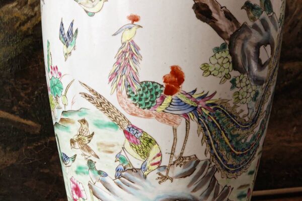 Vase en porcelaine de Chine, paons, oiseaux, arbres, pivoines