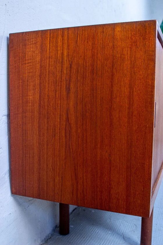 Ejnar Larsen & Aksel Bender sideboard with sliding doors, teak, vintage mid-century Danish design, Næstved Møbelfabrik.