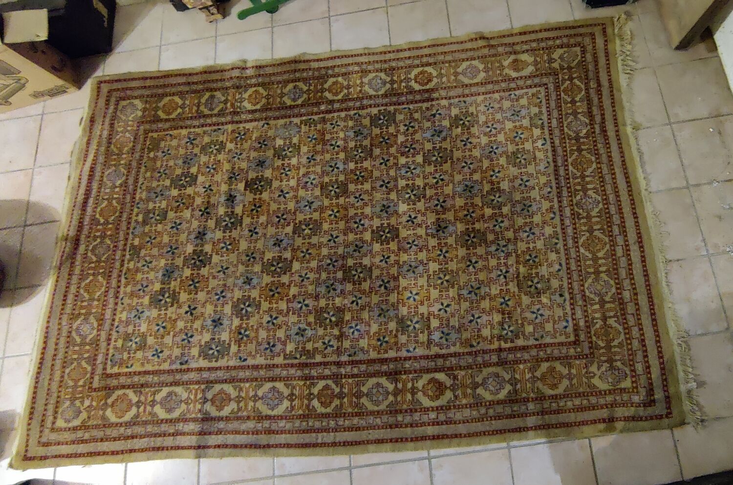 Wool carpet from SIN KIANG, entirely handmade in China, Turkestan.