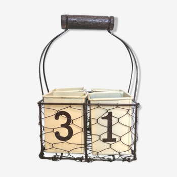 Chicken grill basket and its 4 numbered jars