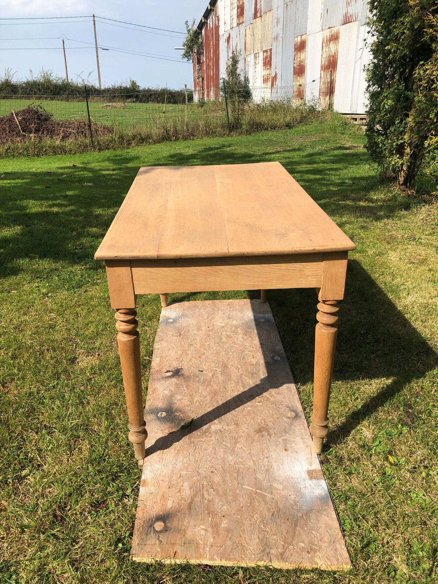 Desk table