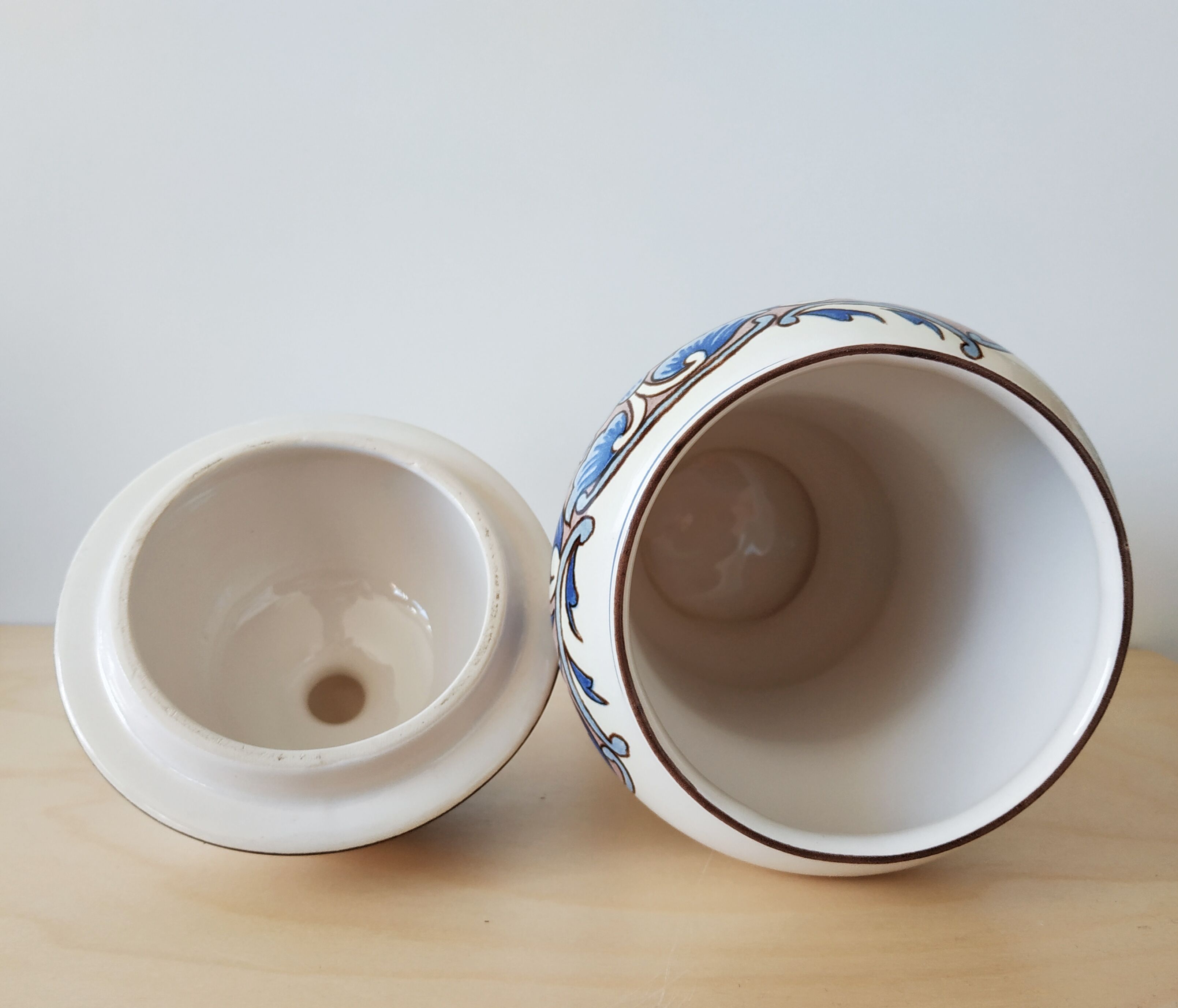 Pharmacy pot, Saint-Clement