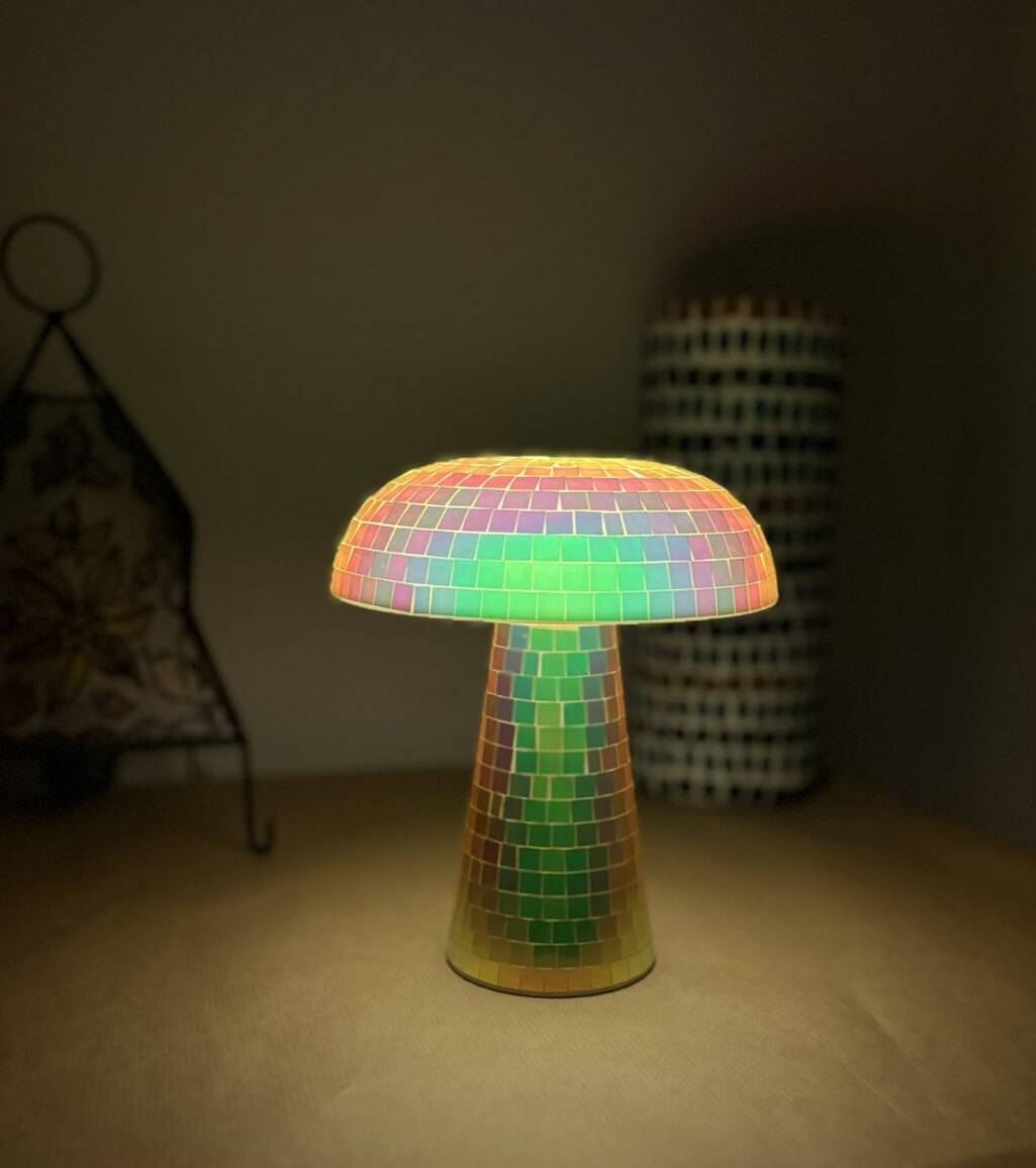 Mosaic yellow and green mushroom lamp – luminous effect