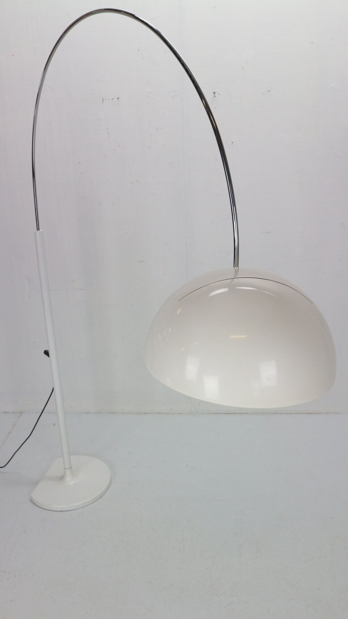 Floor lamp "Coupe" Joe Colombo for Oluce Production 1967, Italy