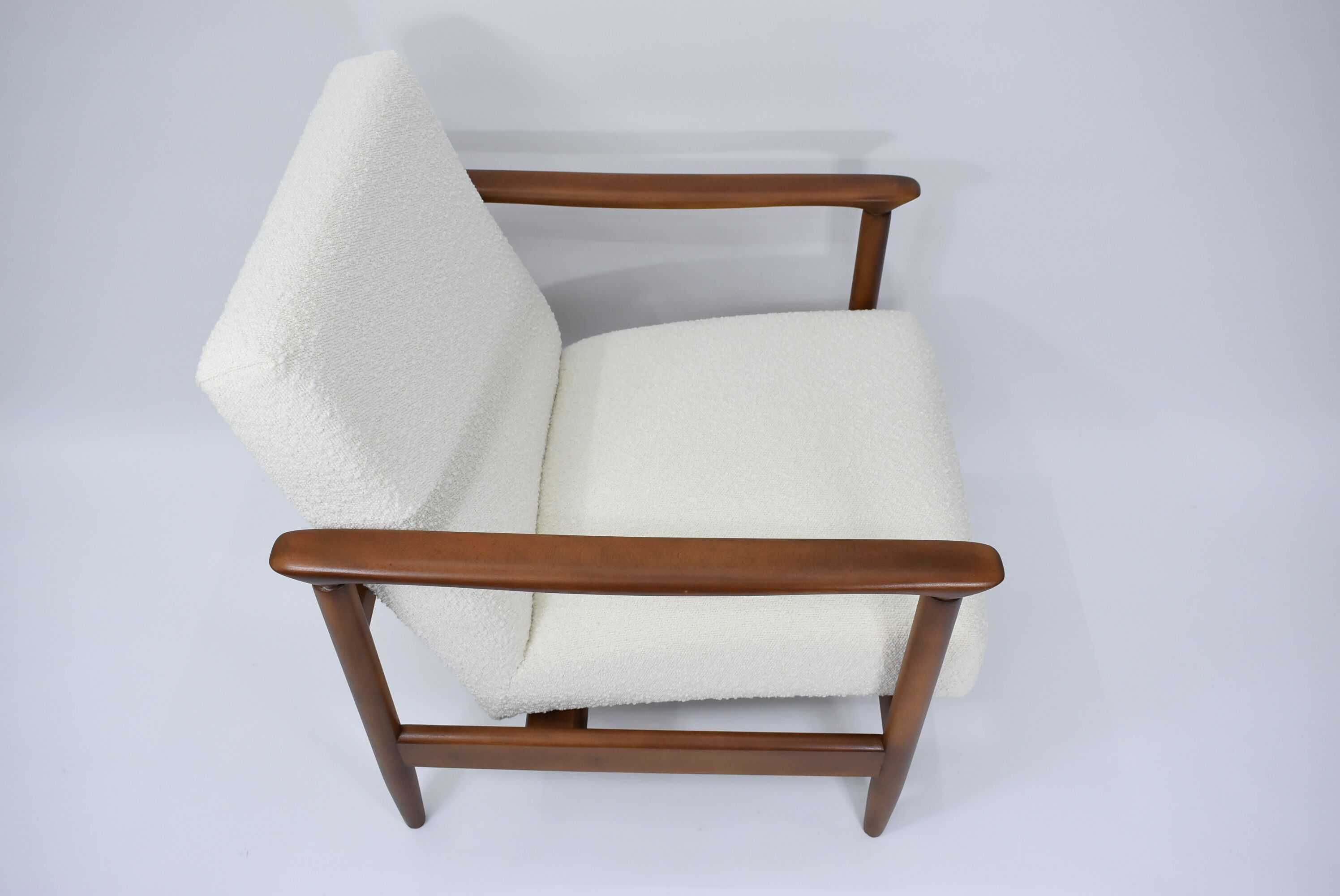 Fauteuil vintage original restauré poil de bras, designer E. Homma, années 1960, blanc bouclé
