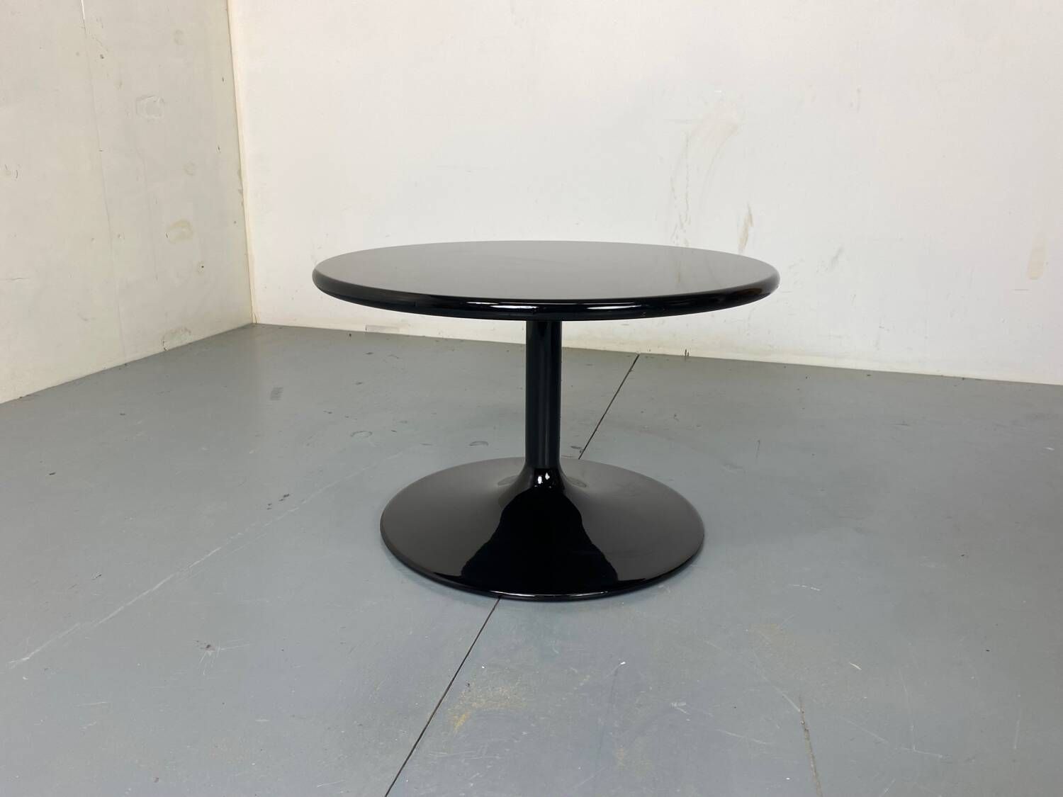 Table Basse d'Appoint Ronde Noire par Pierre Paulin pour Artifort, 1970s