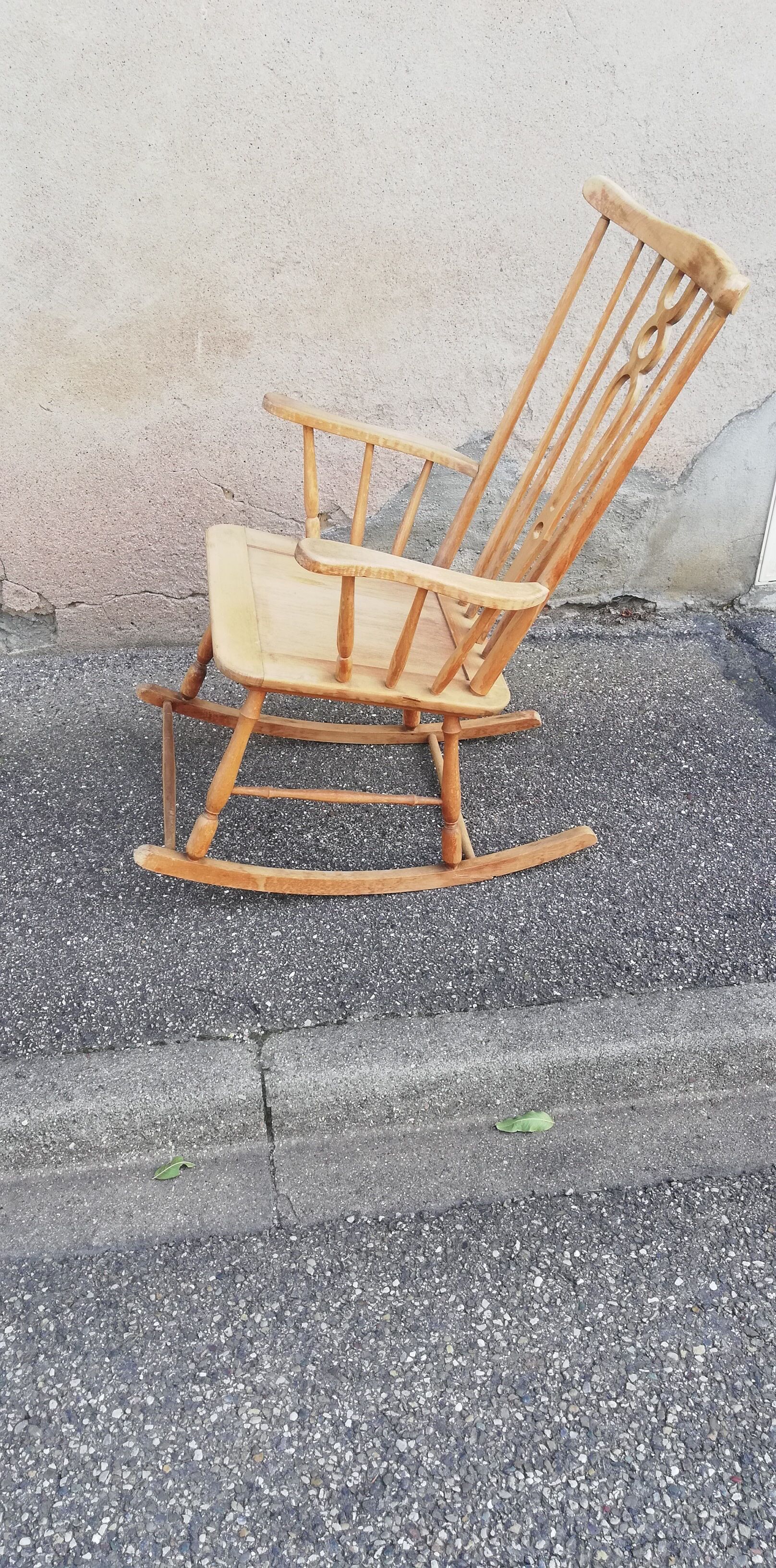 Rocking chair vintage light wood