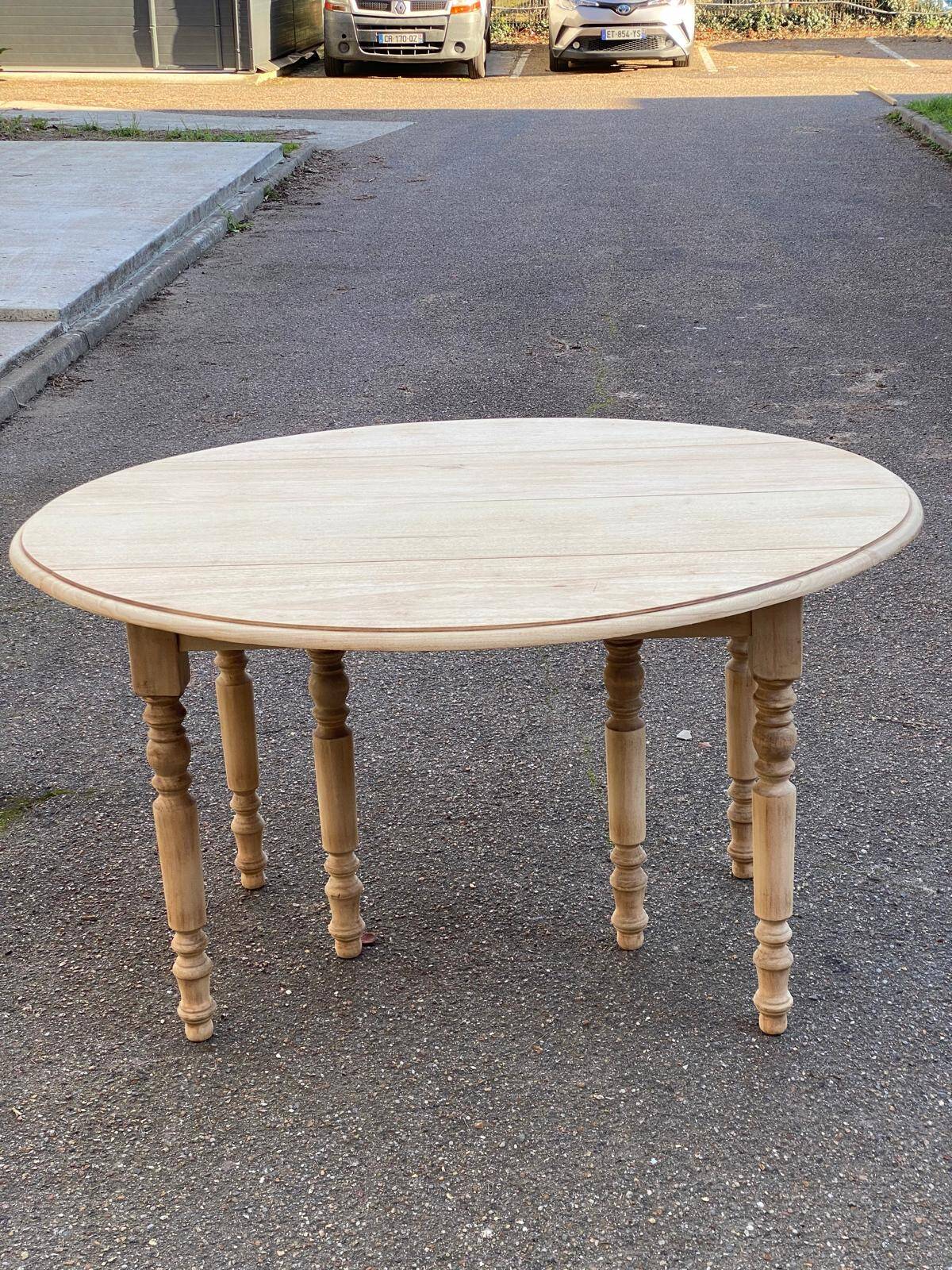 Renovated round extendable dining table with flaps, 6 extensions, 300cm.