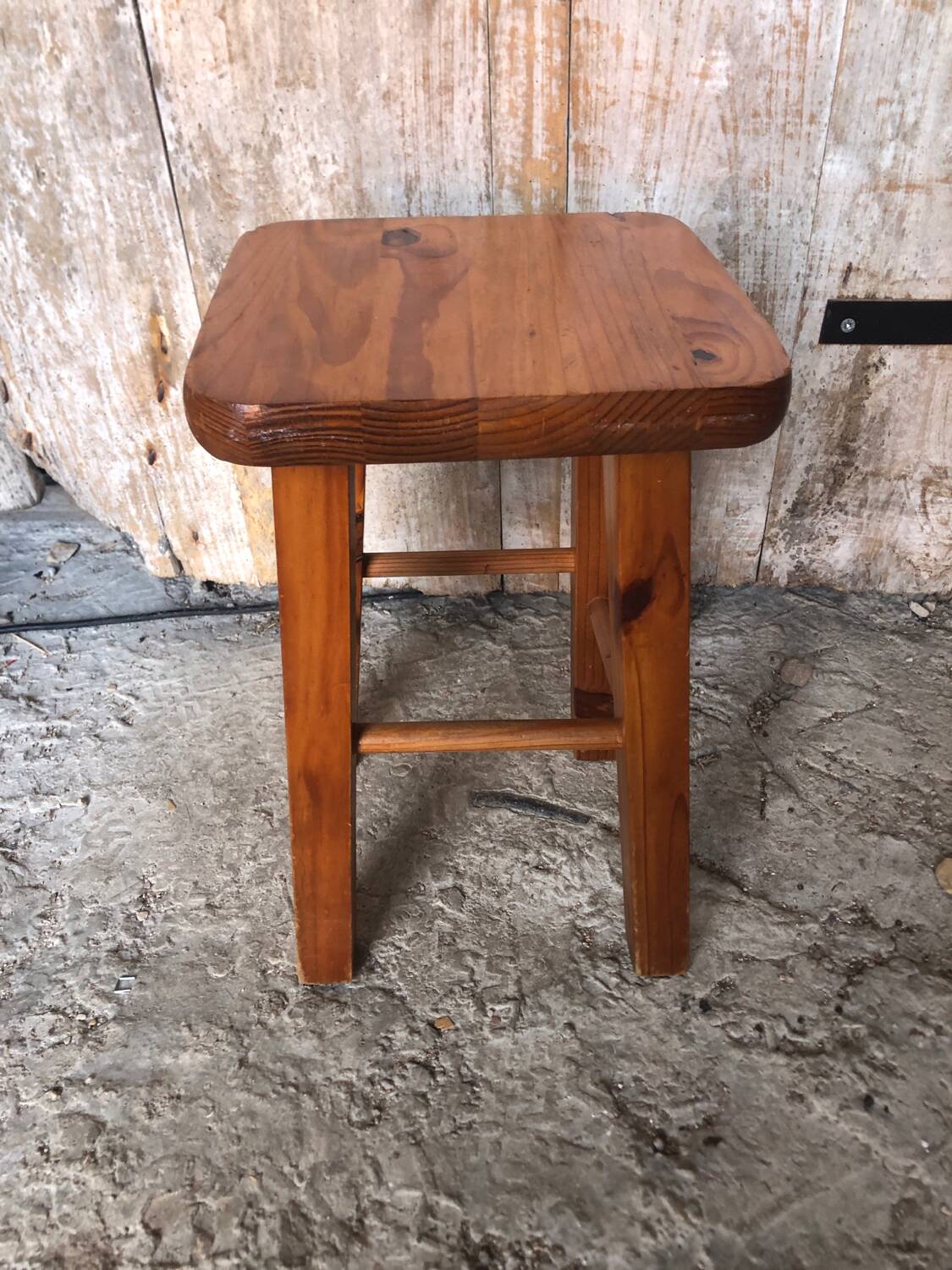 Ancien tabouret bois clair vintage