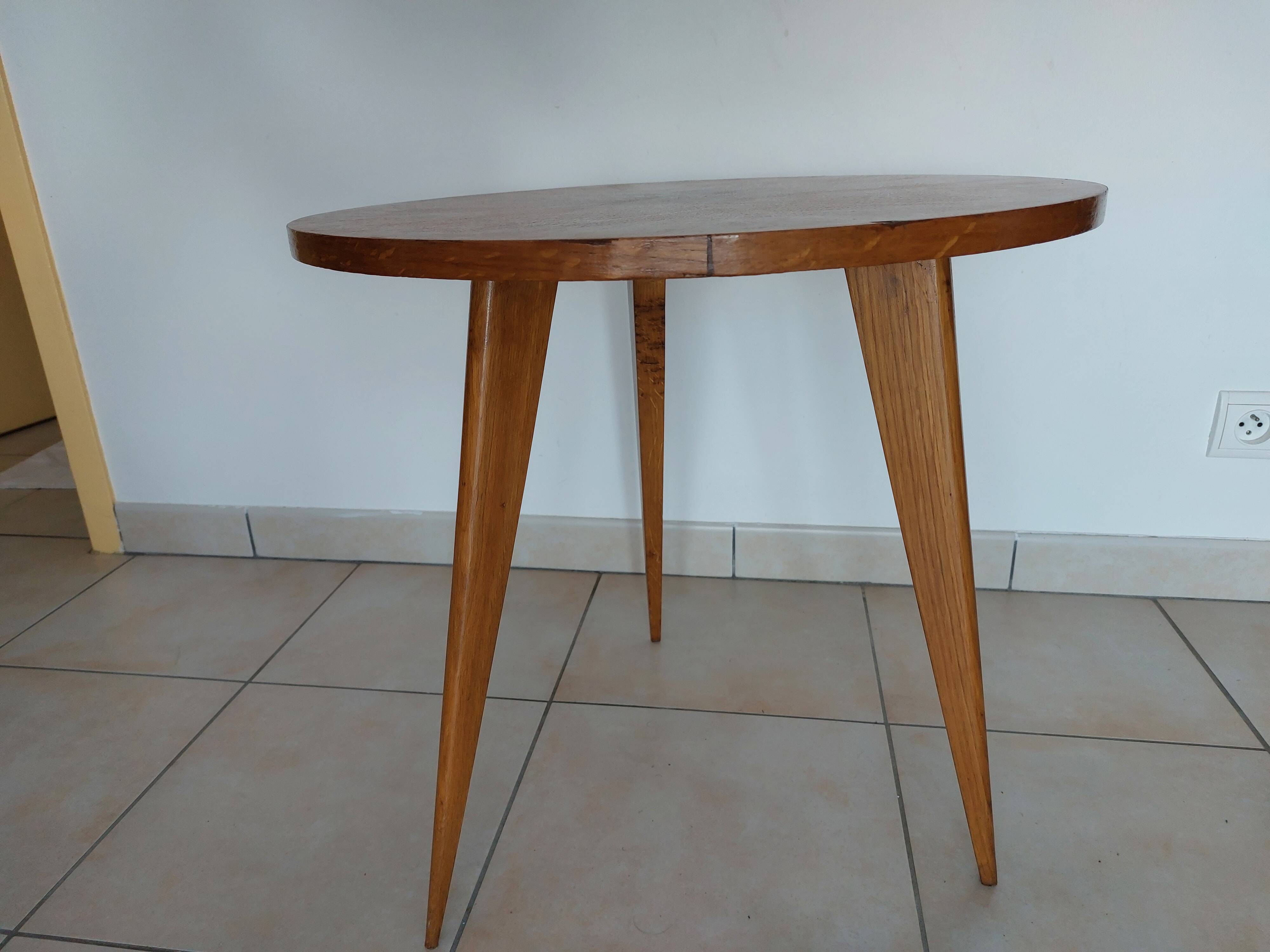 Tripod round coffee table