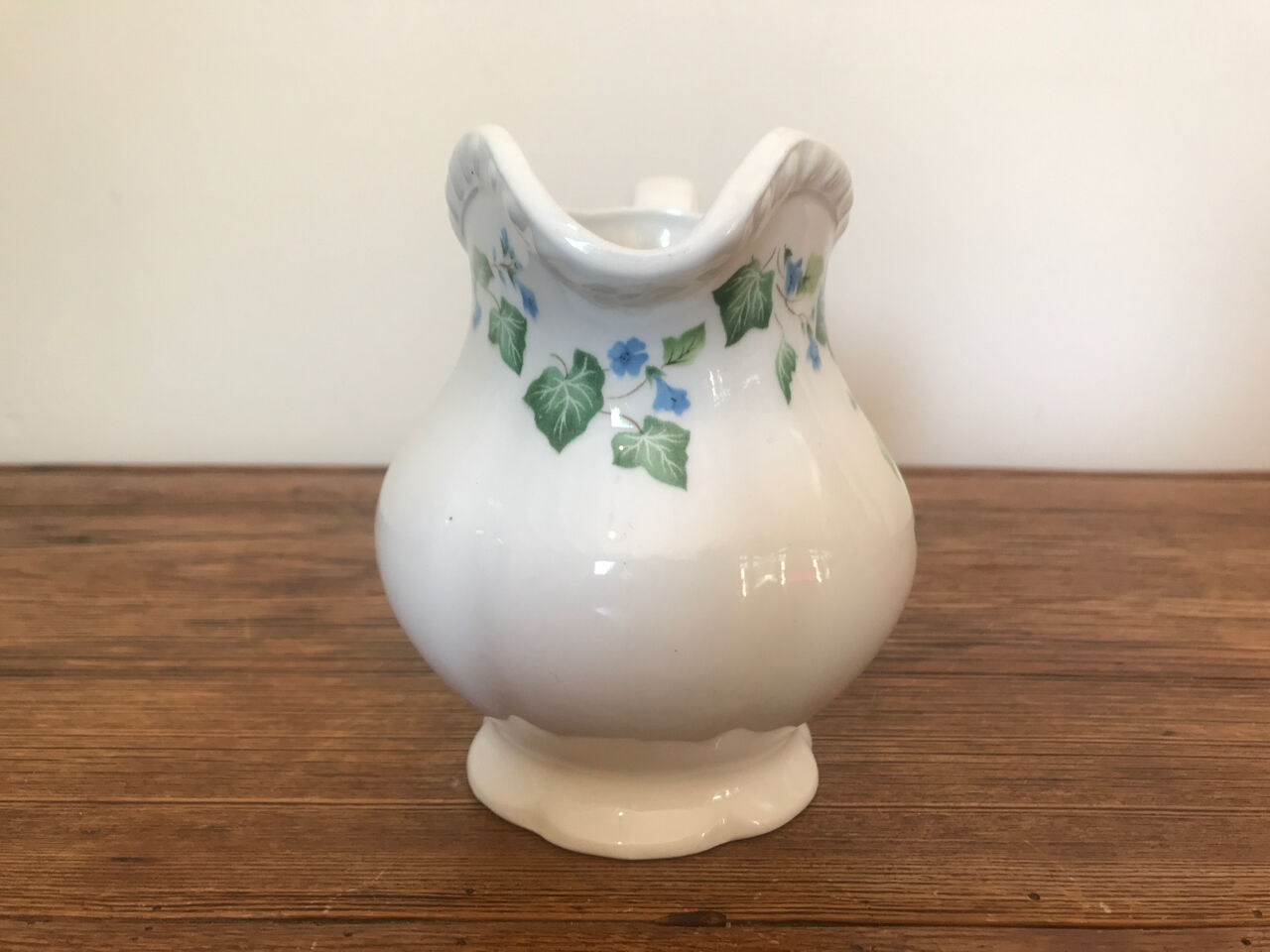 Johnson brothers vintage milk jug and sugar bowl lot