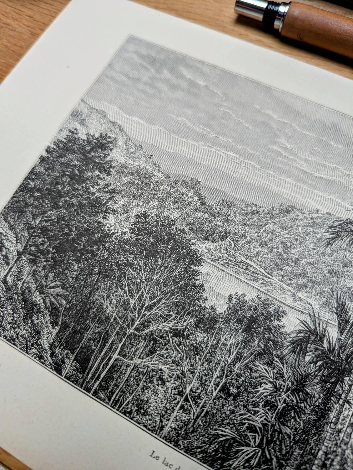 Imprimée en 1894, le lac de Kandy, Sri-Lanka.