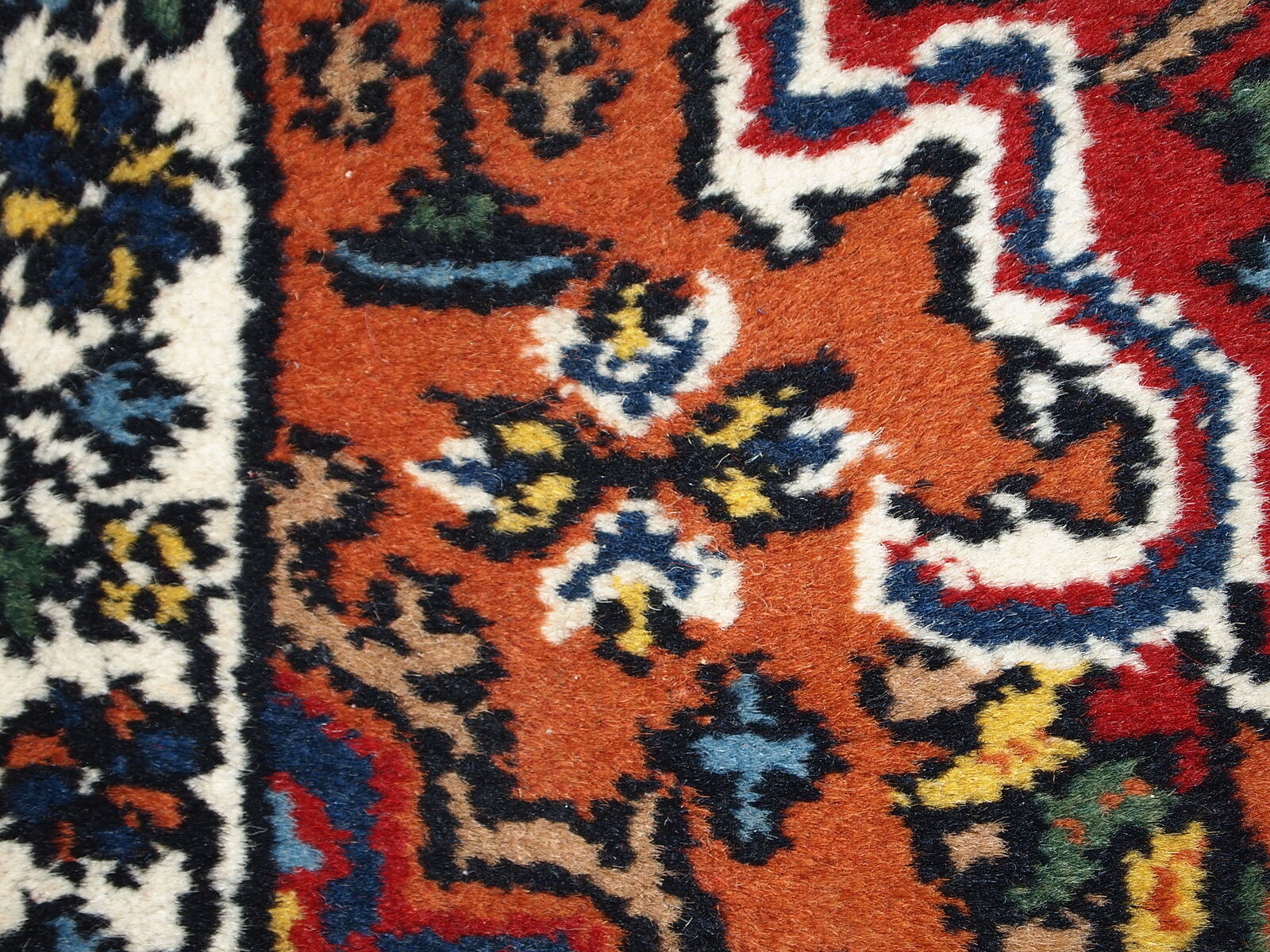 Vintage Persian Hamaadan done hand 40cm x 59cm carpet 1970 s