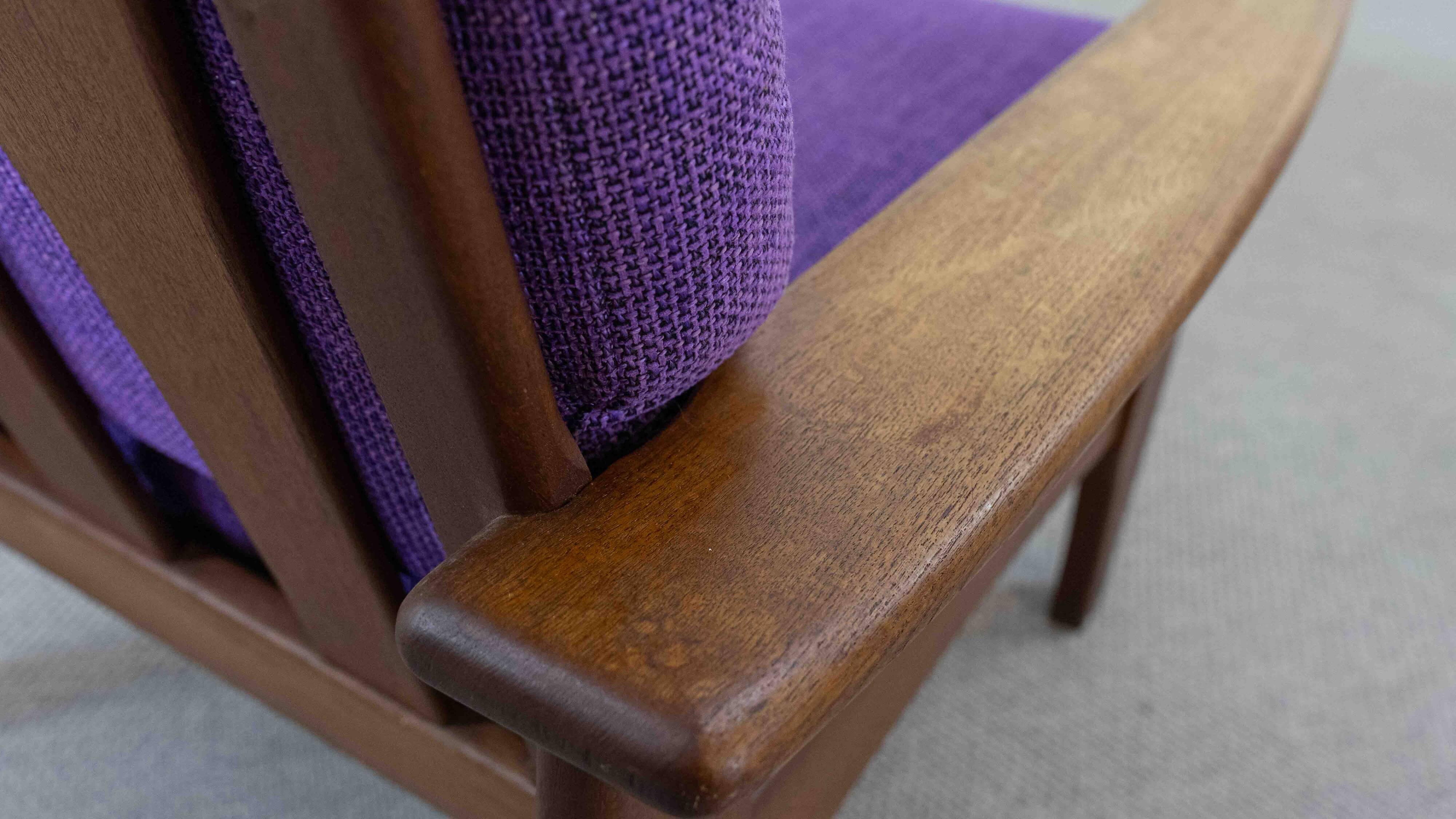 Set of 2 scandinavian easy chairs in teak with purple upholstery