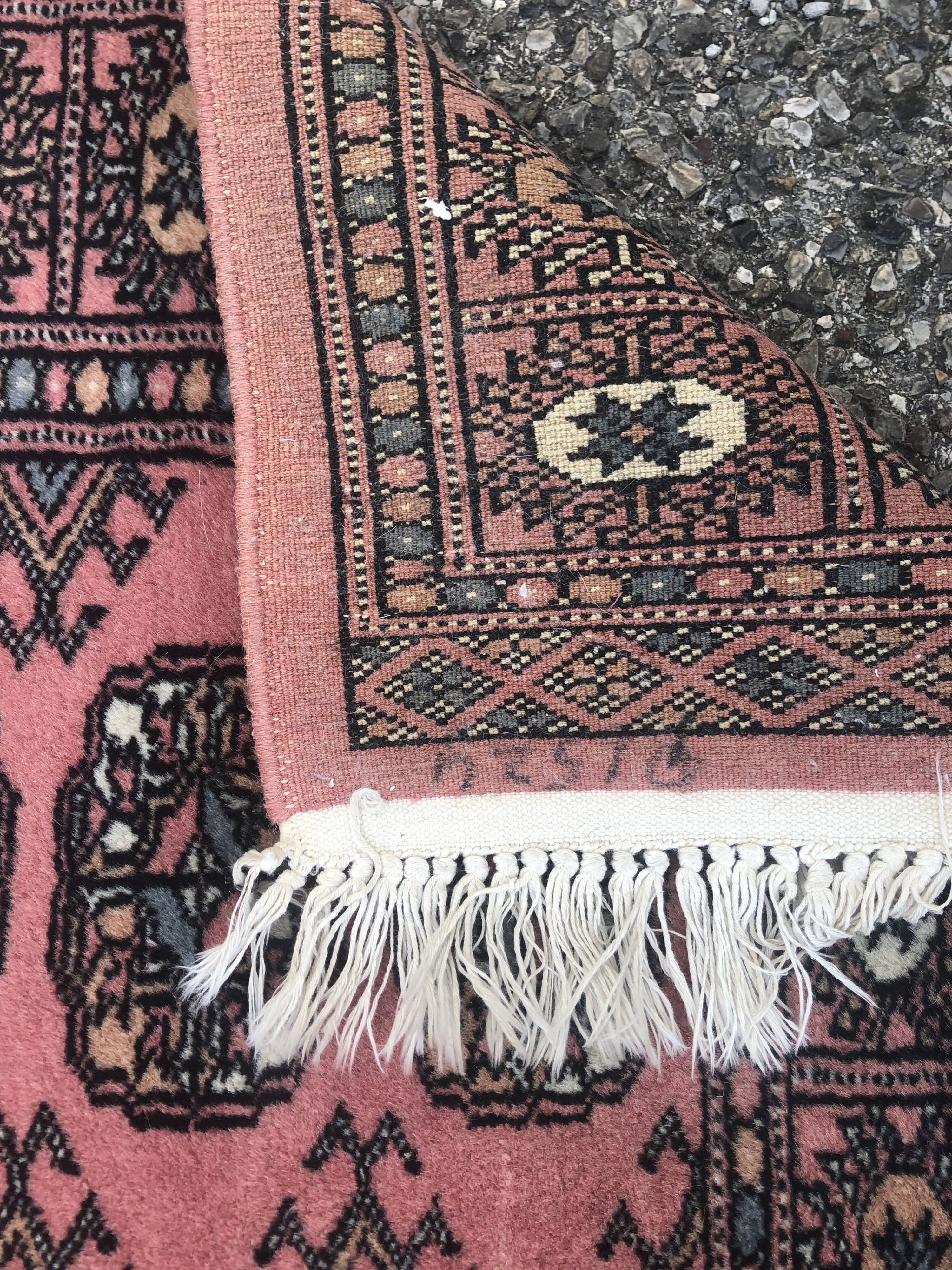 Oriental carpet Pakistan : 0.65 x 1.00 meters