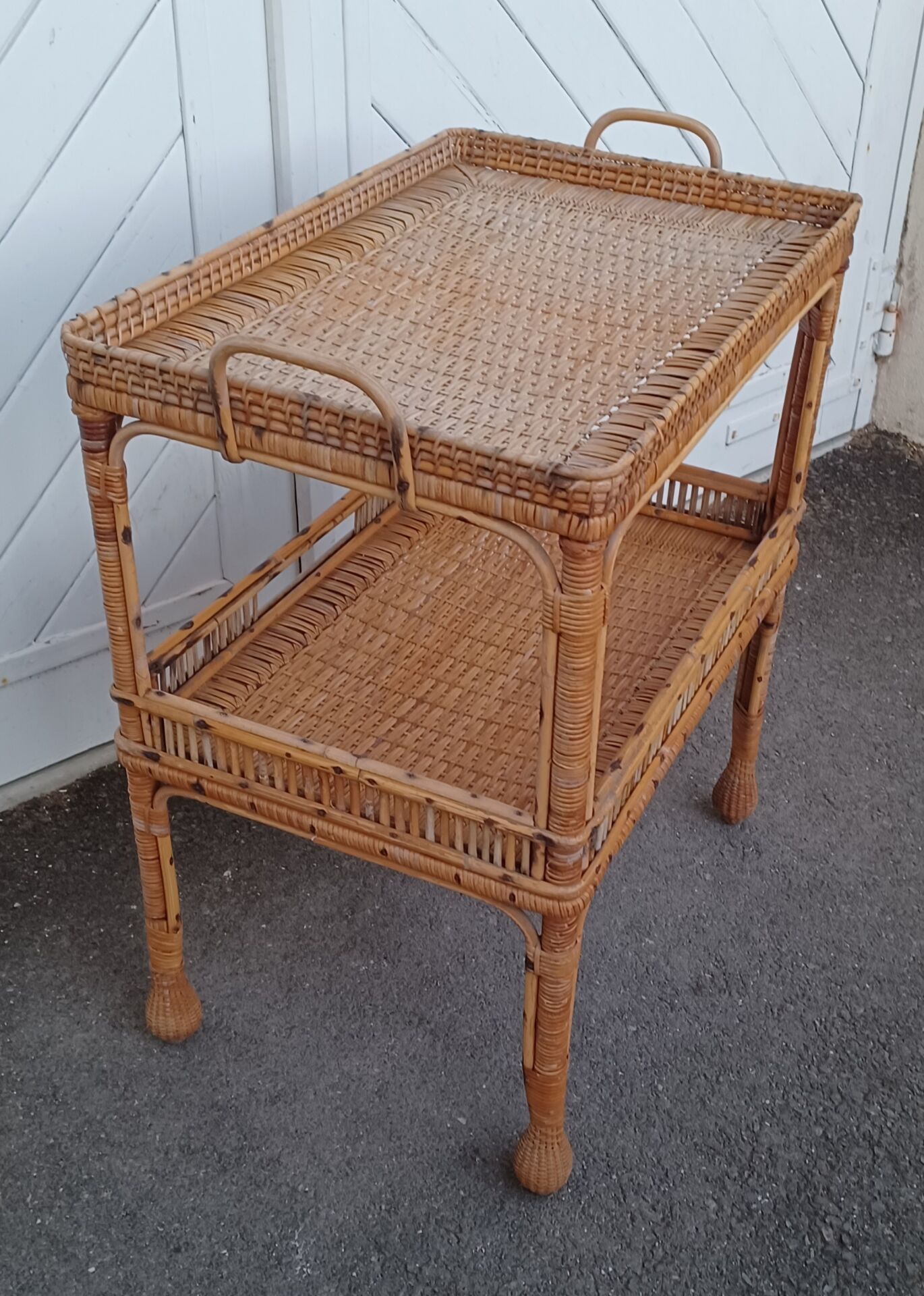 Ancienne desserte en rotin tressé