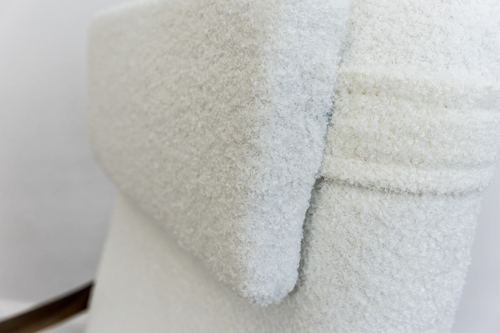 Pair of white boucle gfm 64 high back armchairs by edmund homa, 1960s