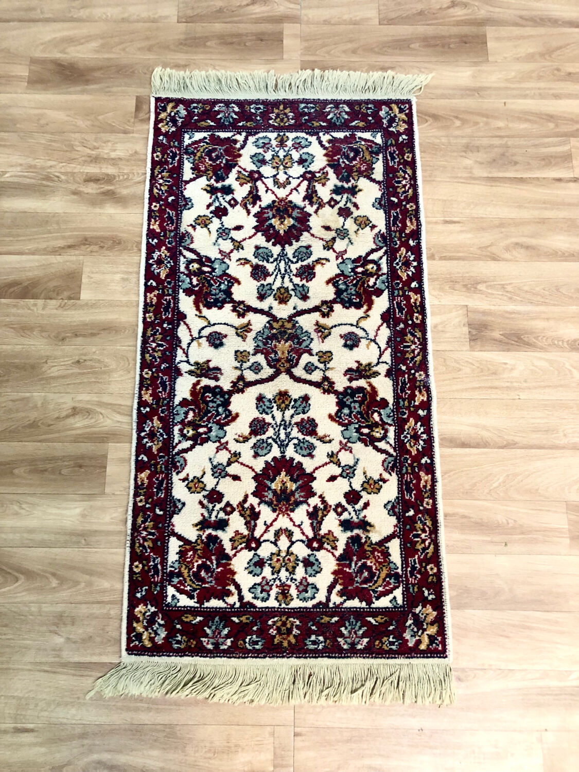 Small vintage oriental carpet - 133 x 60 cm
