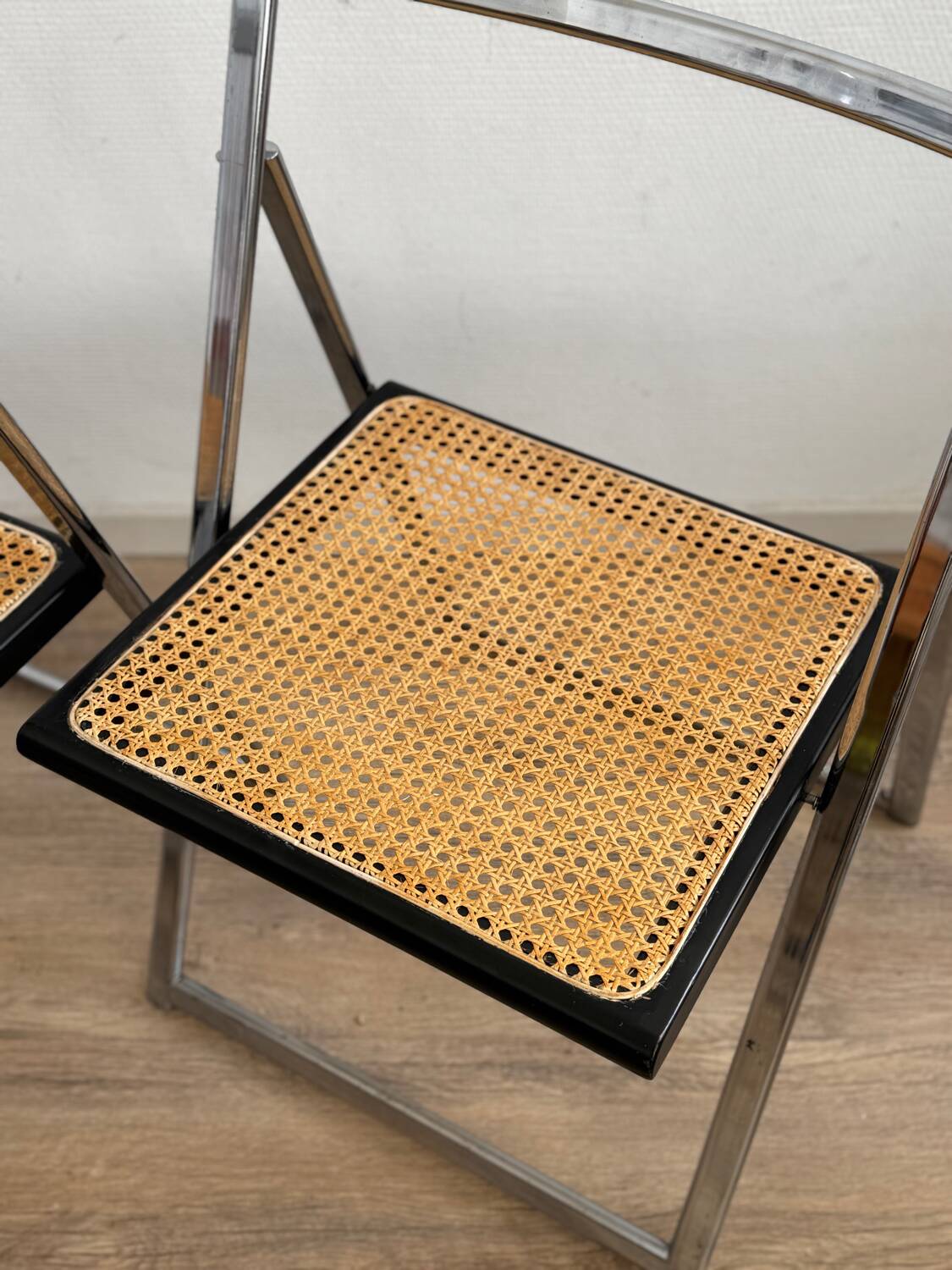 Paire de chaises pliantes italiennes en cannage
