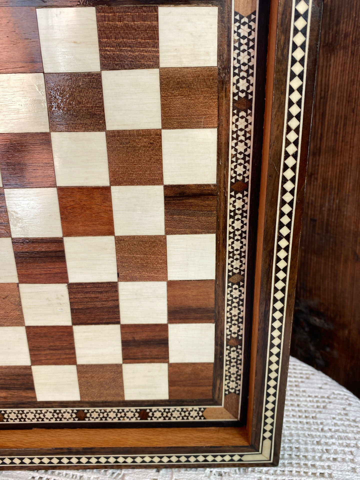Jeu d’échec en marqueterie 