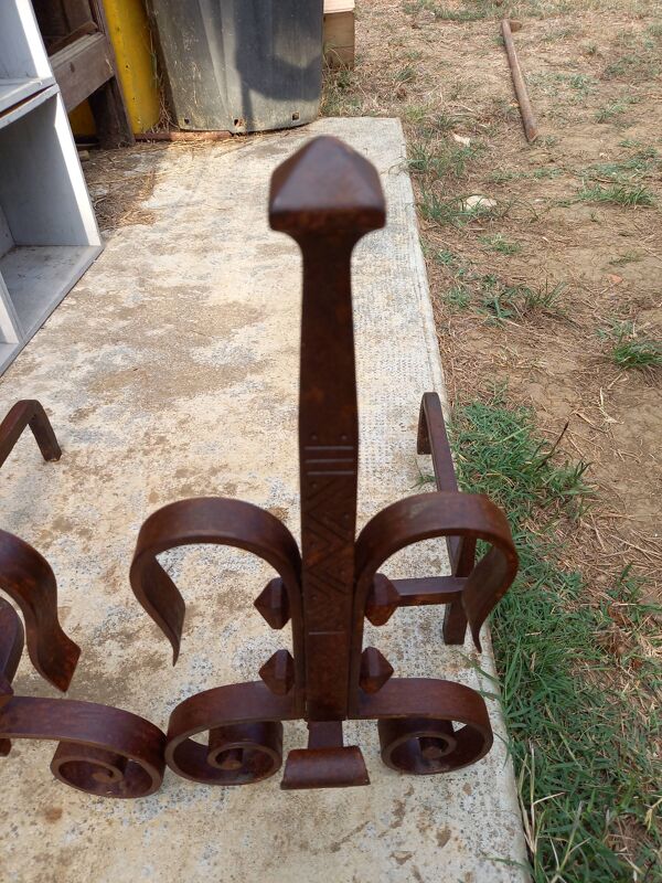 Paire de chenets anciens en fer forgé