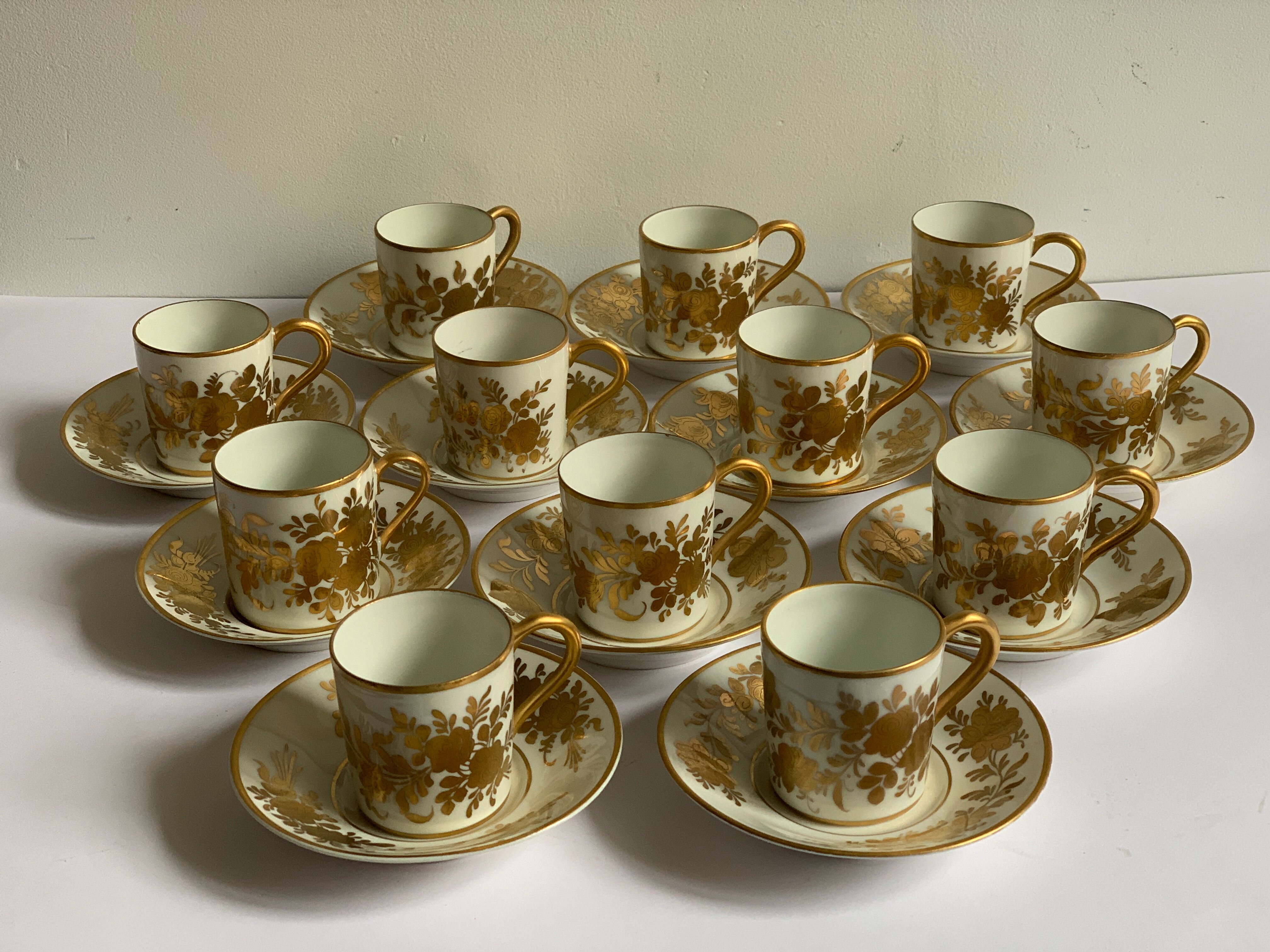 Coffee cup service in porcelain