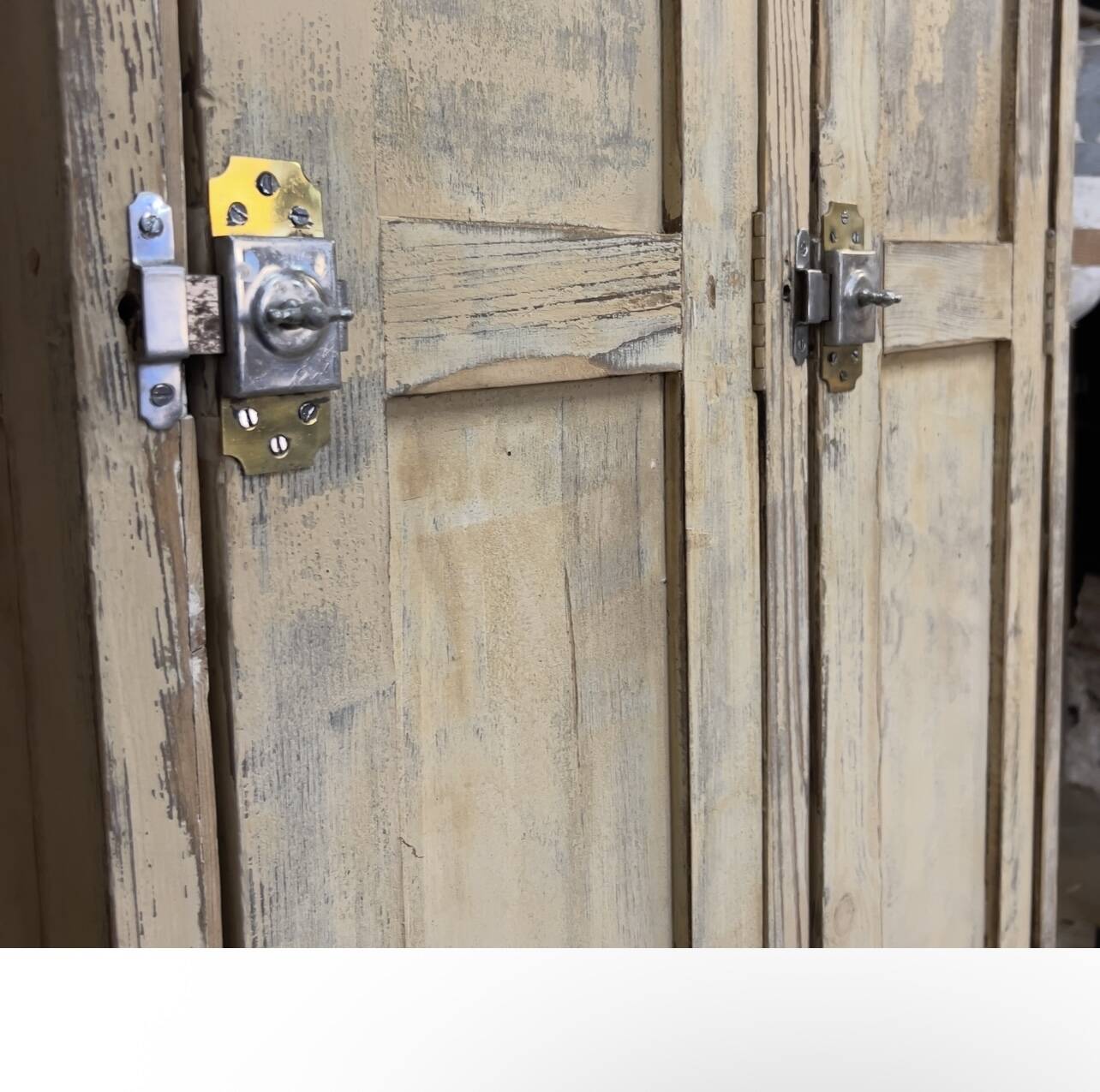 Two-door workshop locker N.43