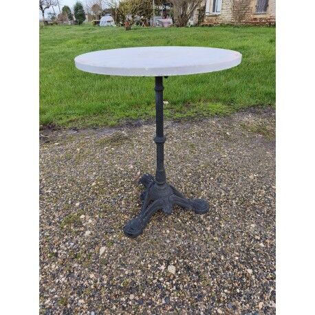 Bistro table in cast iron and white marble from 1900