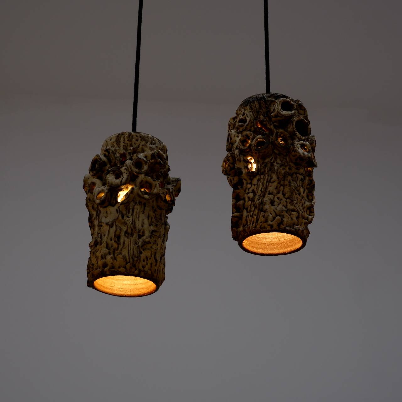 Lampes suspendues sculpturales en céramique par Bodil Marie Nielsen
