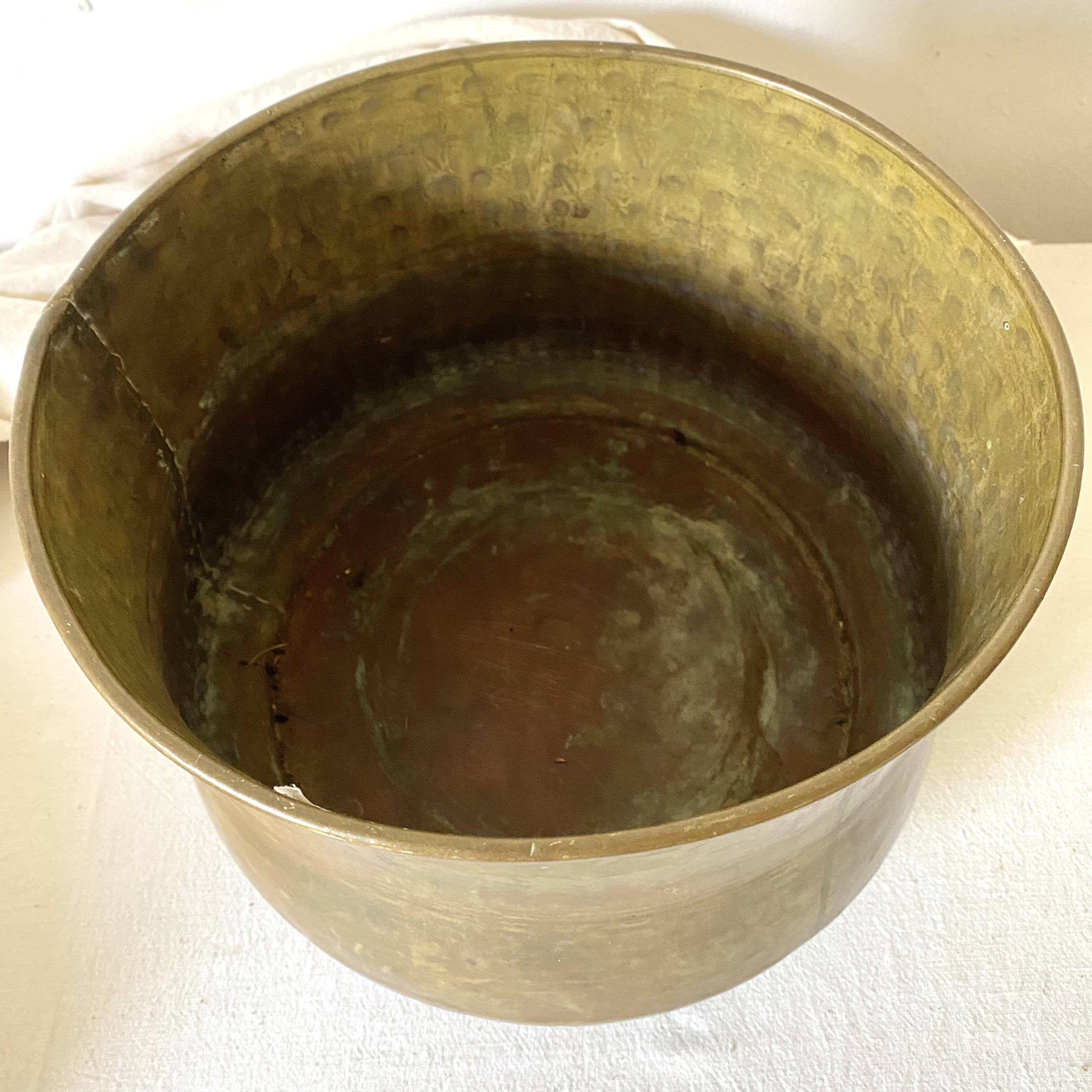 Hammered copper pot cover, diameter 28 cm