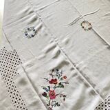 Embroidered tablecloth and 12 vintage napkins