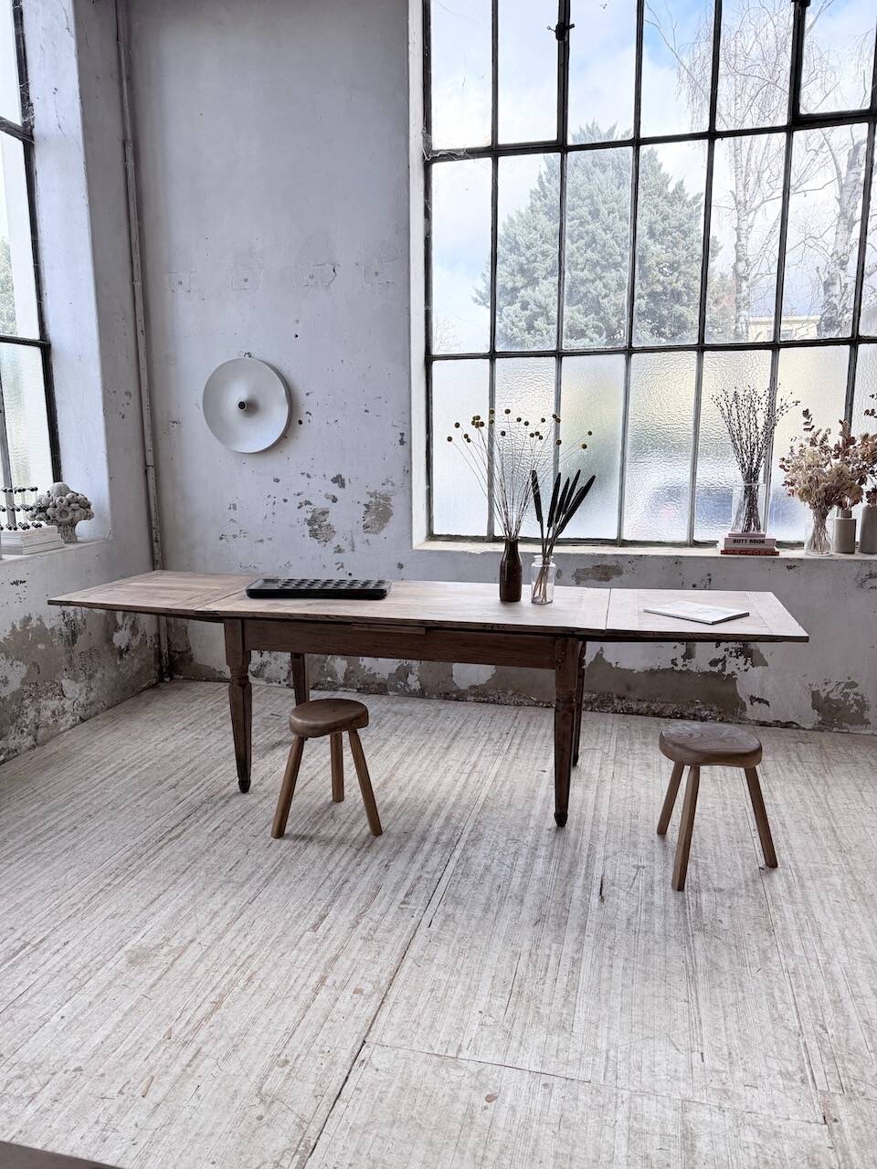 Solid oak farmhouse table with integrated extensions 1950