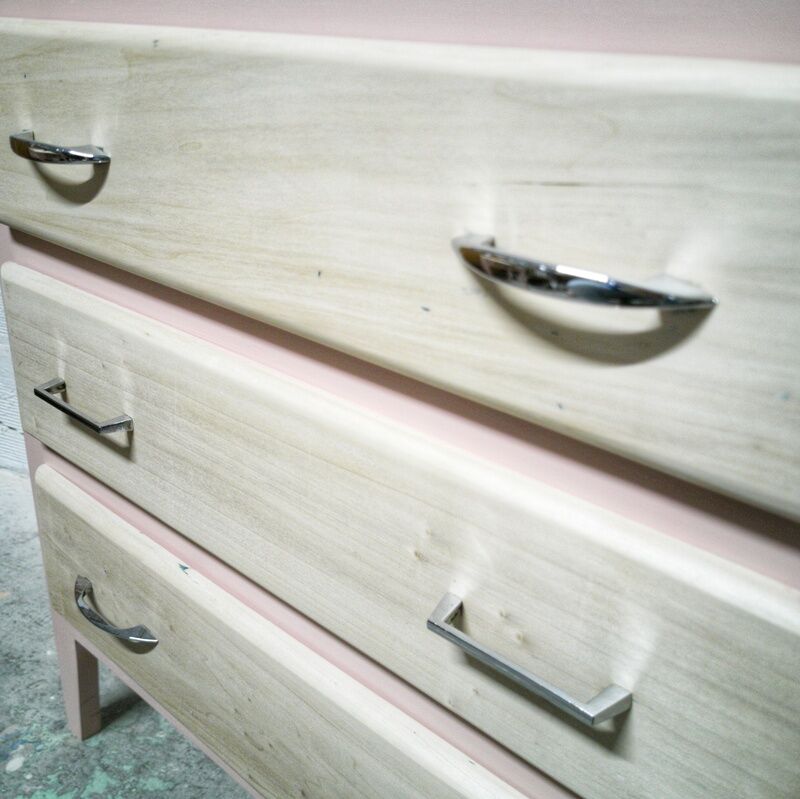 Commode vintage bois et rose