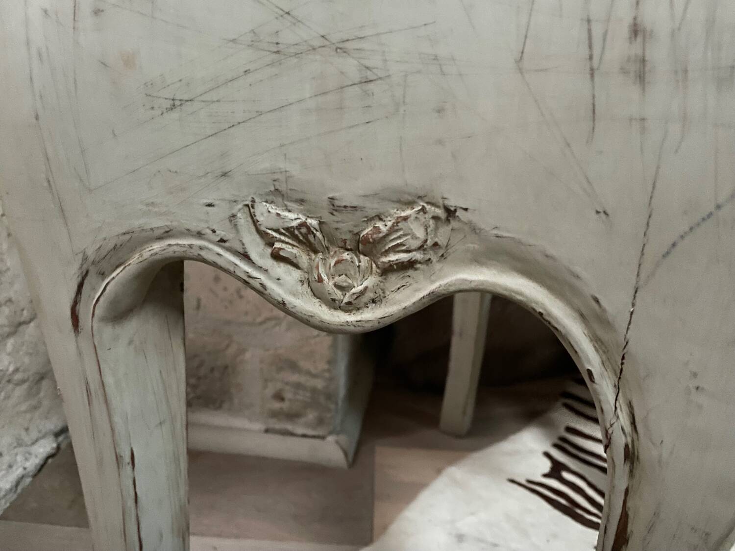 Small Louis XV style chest of drawers